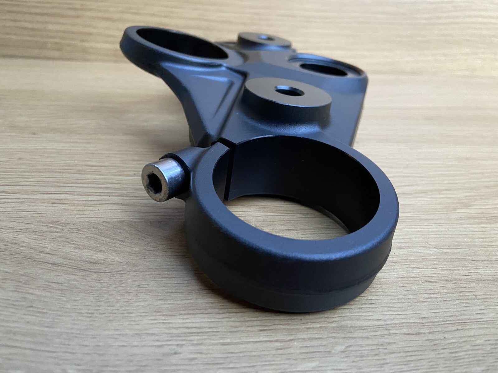 TRIUMPH STREET TRIPLE R RS 765 TOP YOKE Top CLAMP OEM 2017-2019 2041726 Upper