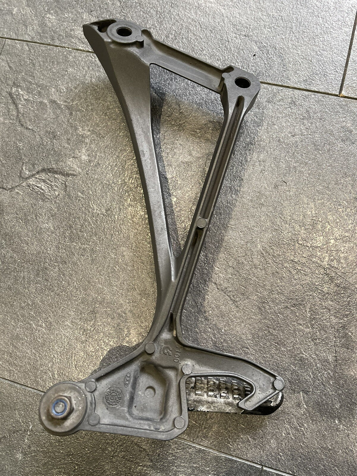 Kawasaki Ninja ZX10R 2016 Right Pillion Footrest Exhaust Hanger 2017-2020 18266m