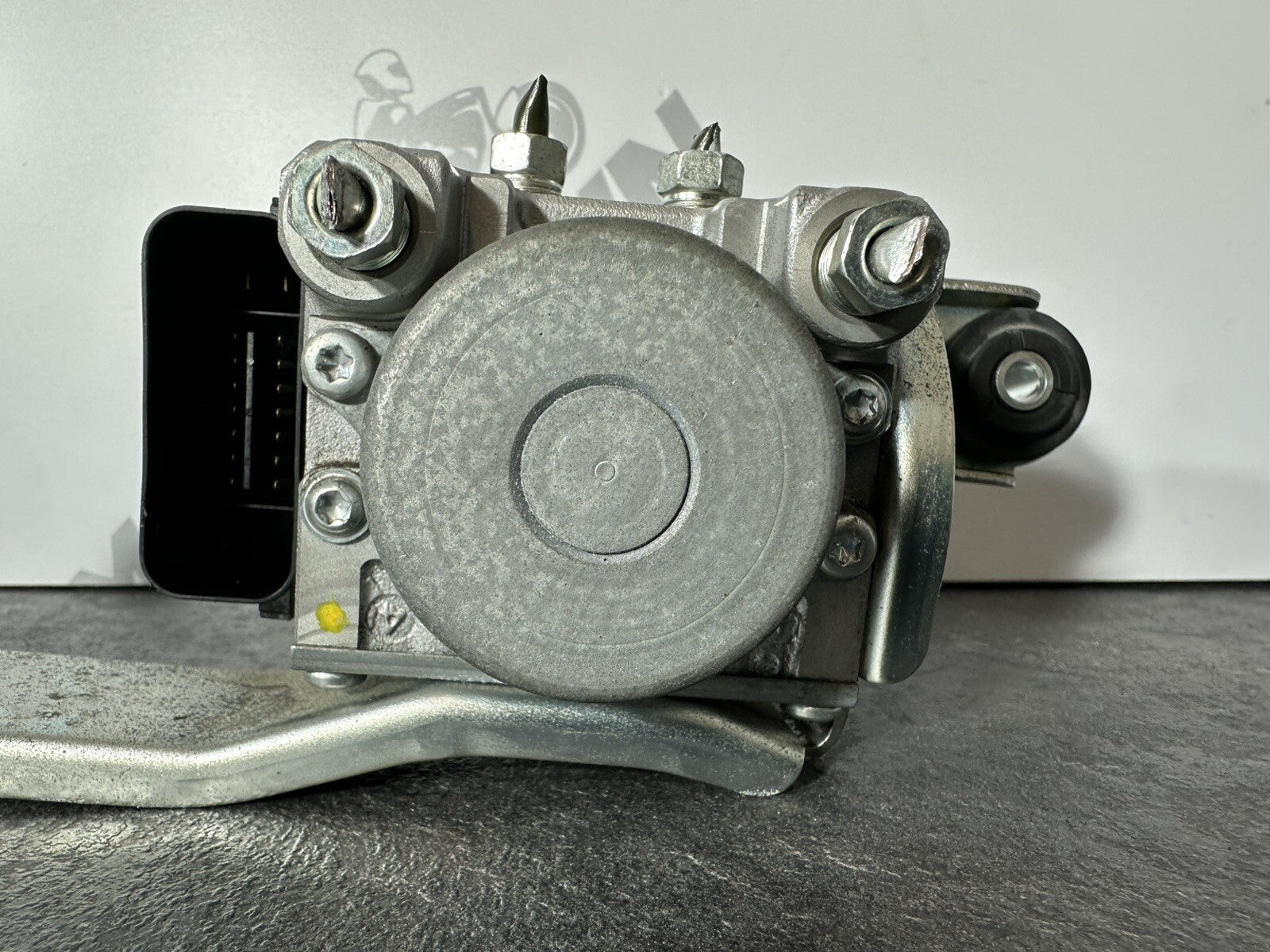 Suzuki GSXR 1300 2016 HAYABUSA ABS Brake Pump Actuator 18408 Miles OEM