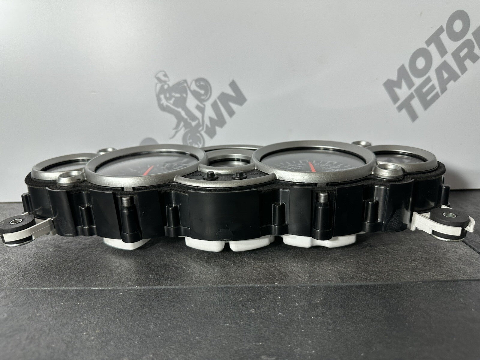 Suzuki GSXR 1300 2016 HAYABUSA Speedo Clocks Speedometer Dash 18408 Miles OEM