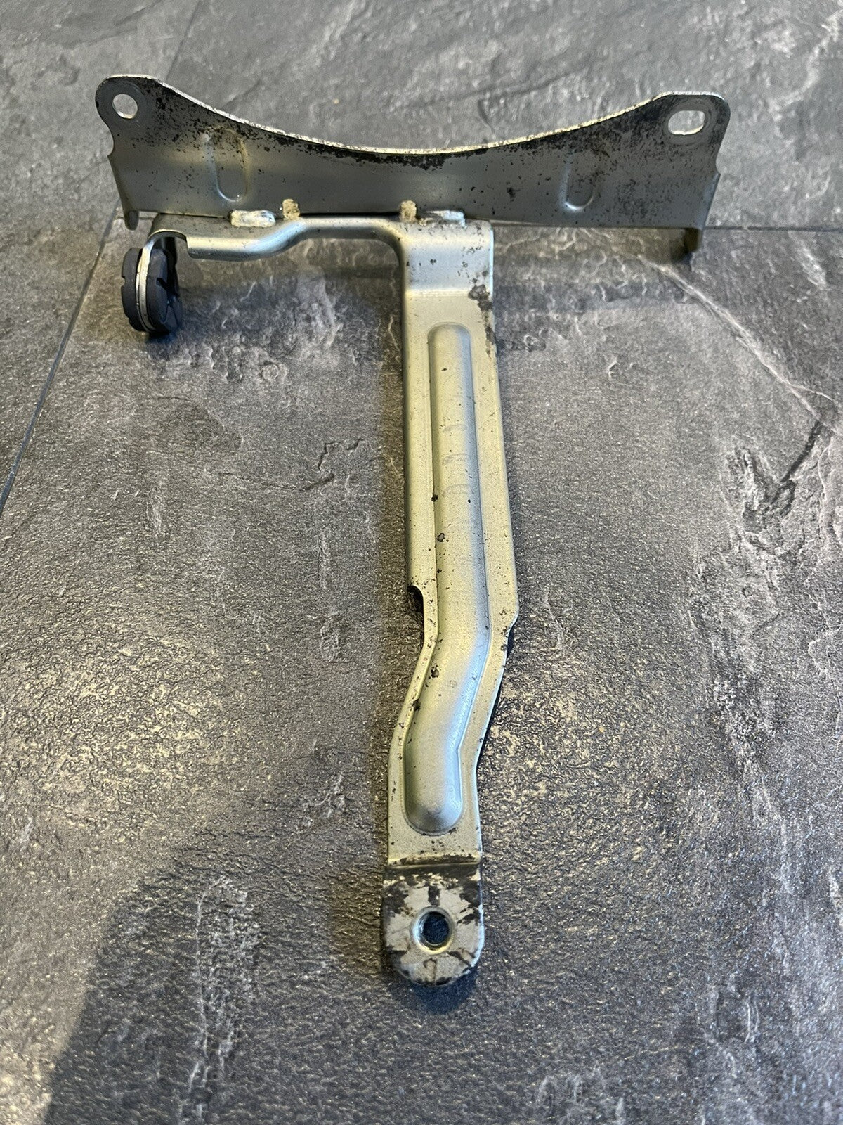 Suzuki GSXR 1000 R 2019 Radiator Oil Cooler Mount Bracket 2017-22 WG69 OEM