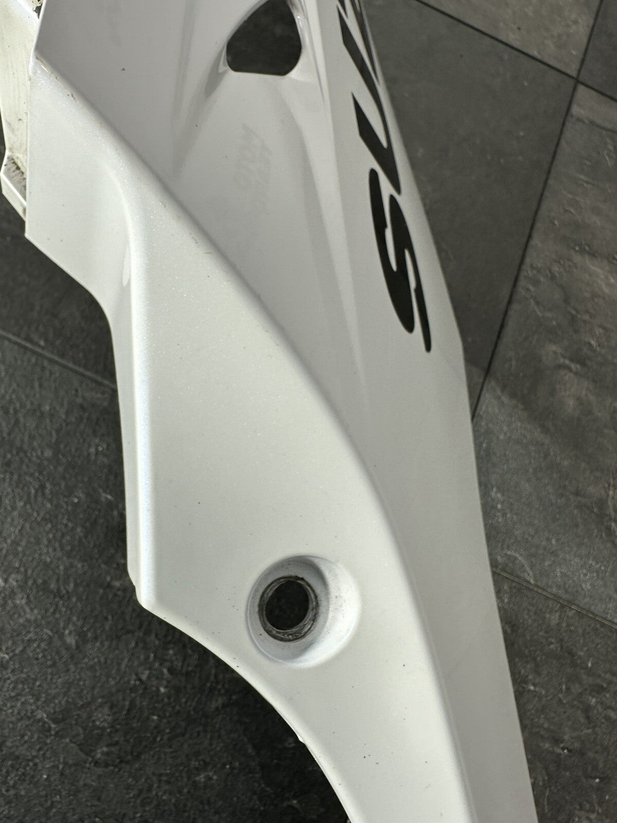 Suzuki GSXR 1000 2014 Right Lower Fairing Belly Pan 22774 Miles 2009-2016 OEM