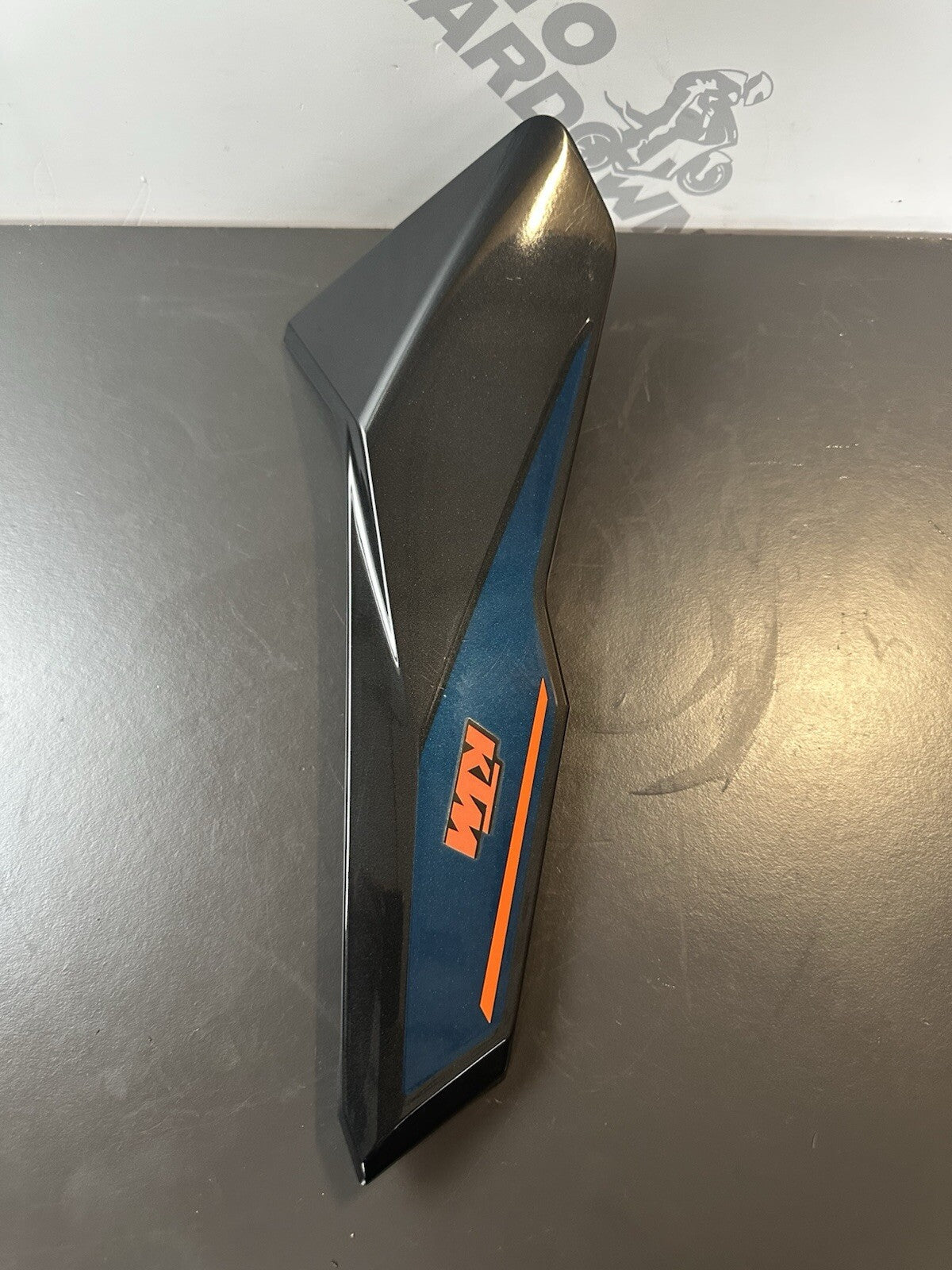 KTM 125 DUKE RIGHT SIDE PANEL RIGHT FAIRING Panel 2024- OEM KTM 125 RT FAIRING
