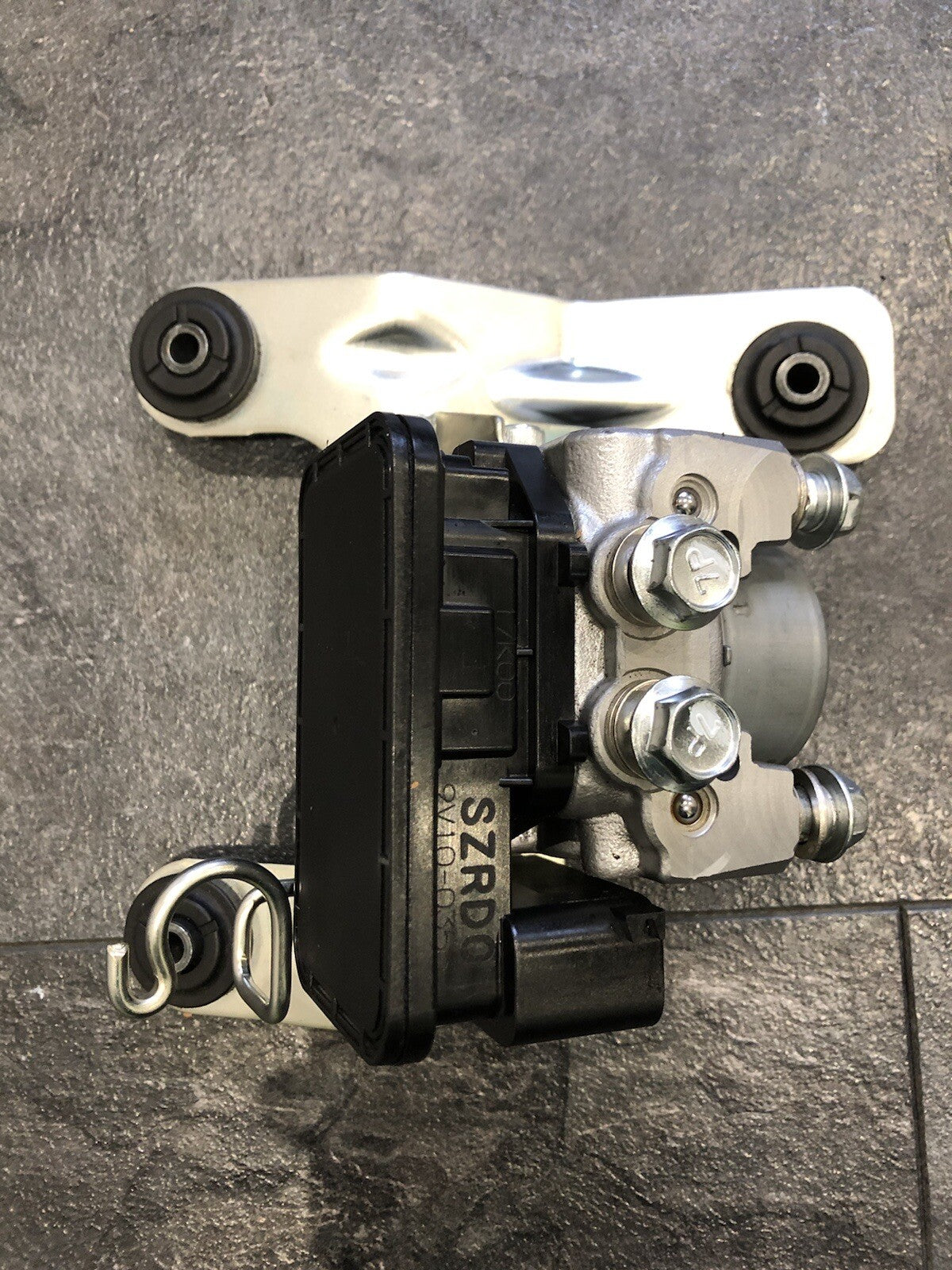 Suzuki GSXR 1000 2020 ABS Pump Modulator Controller 2017-2020 OEM L7 L8 L9
