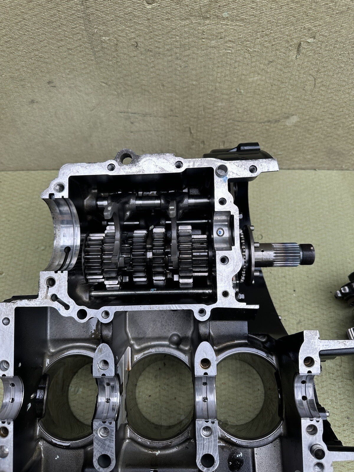 TRIUMPH 675 R DAYTONA GEAR BOX ASSEMBLY Top Engine Case 2011 675R Gear Assembly