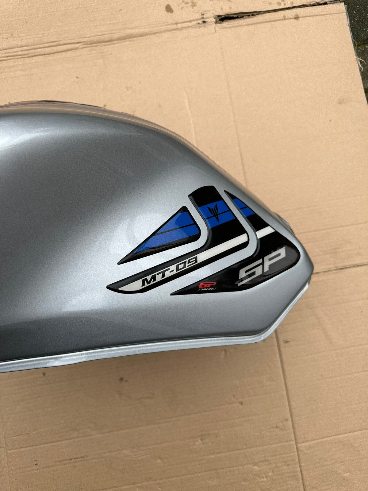 YAMAHA MT-09 SP MT09SP Fuel Tank Petrol Tank B7NY24100004 *DENTED* OEM 2021 -
