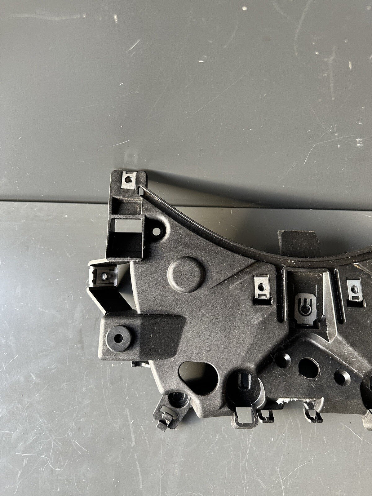 TRIUMPH STREET TRIPLE 765RS 2017-19 REAR SEAT LATCH BRACKET BRIDGE OEM 2070384