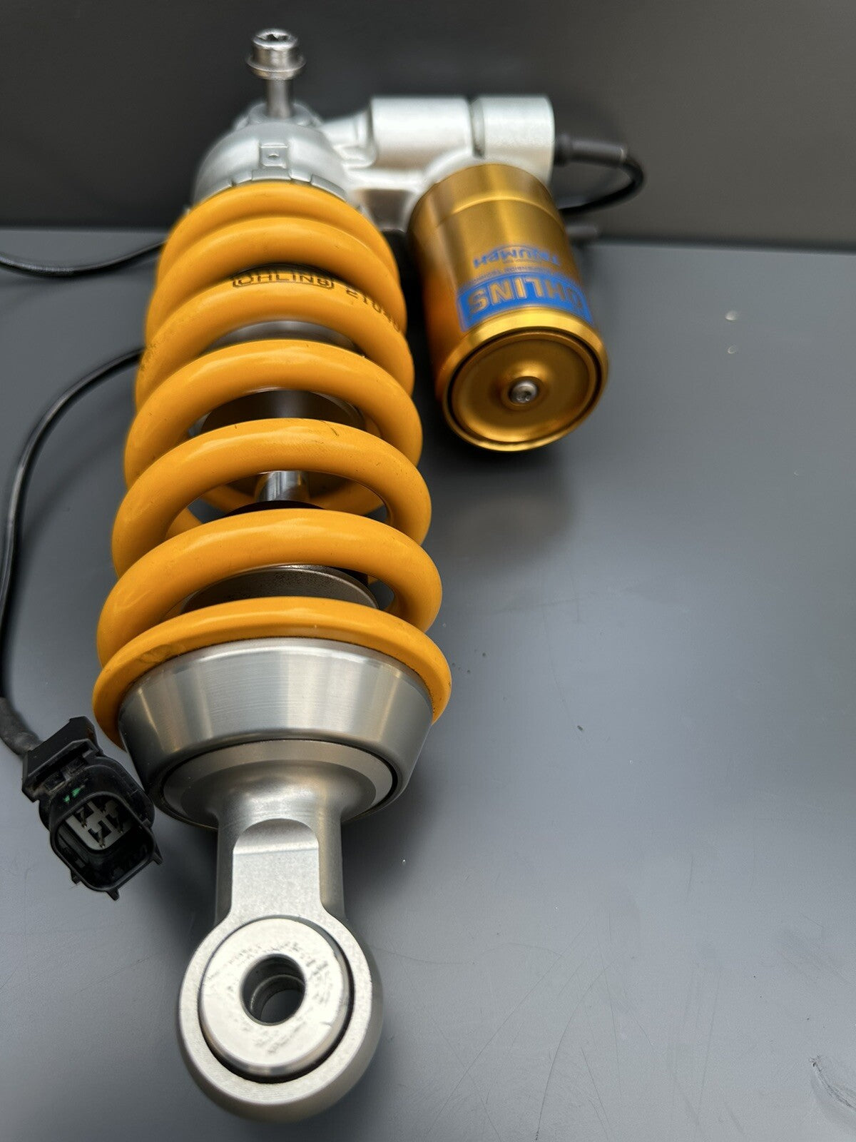 TRIUMPH SPEED TRIPLE 1200 RS 2022 OHLINS ELECTRIC REAR SHOCK ABSORBER *UK ONLY*