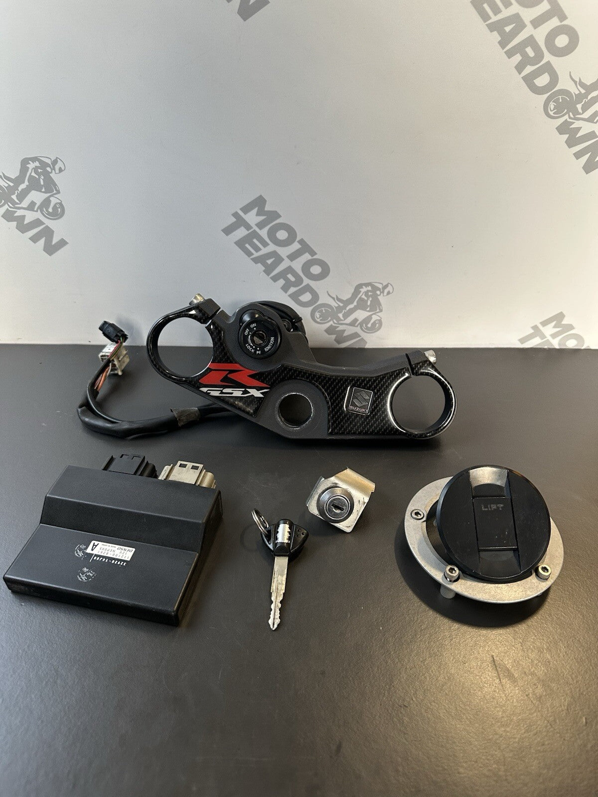 Suzuki GSXR 600 750 ECU ignition fuel cap seat lock set & key 2011 - 2016 L1-L7