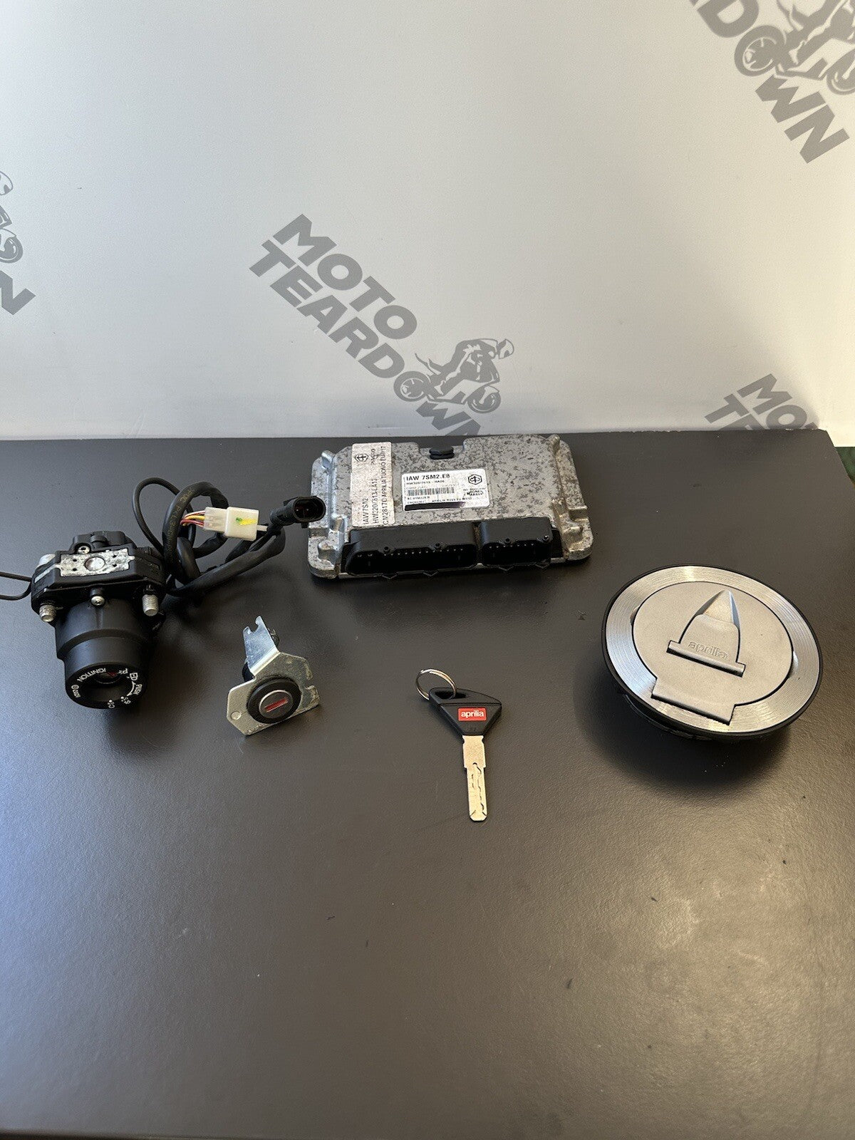 Aprilia Tuono V4 1100 FACTORY Lockset Ignition Key ECU Fuel Cap OEM RSV4 2017-19