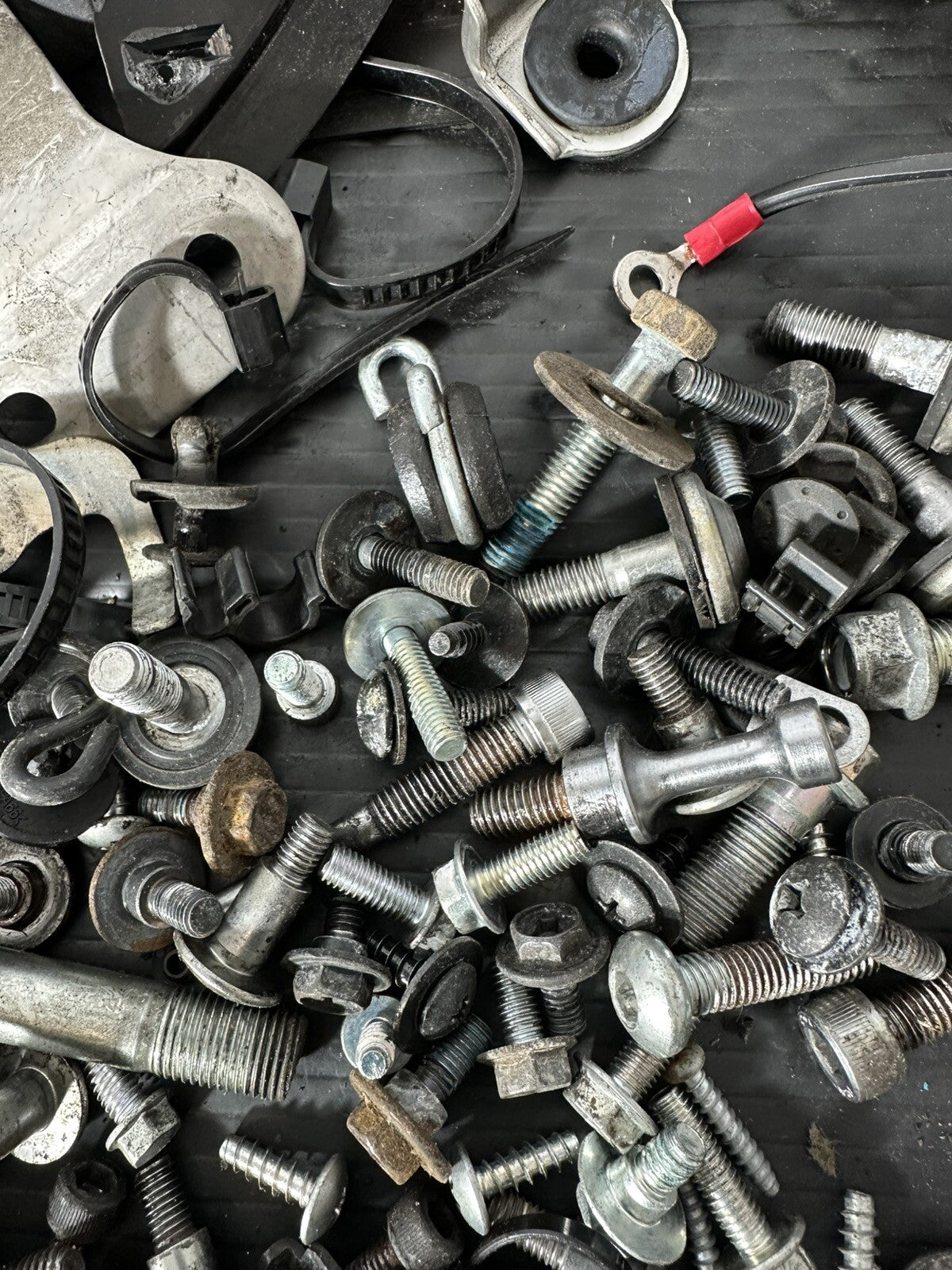 Suzuki GSXR 1300 2016 HAYABUSA Nuts Bolts Fixings Brackets Job Lot 18408 Miles