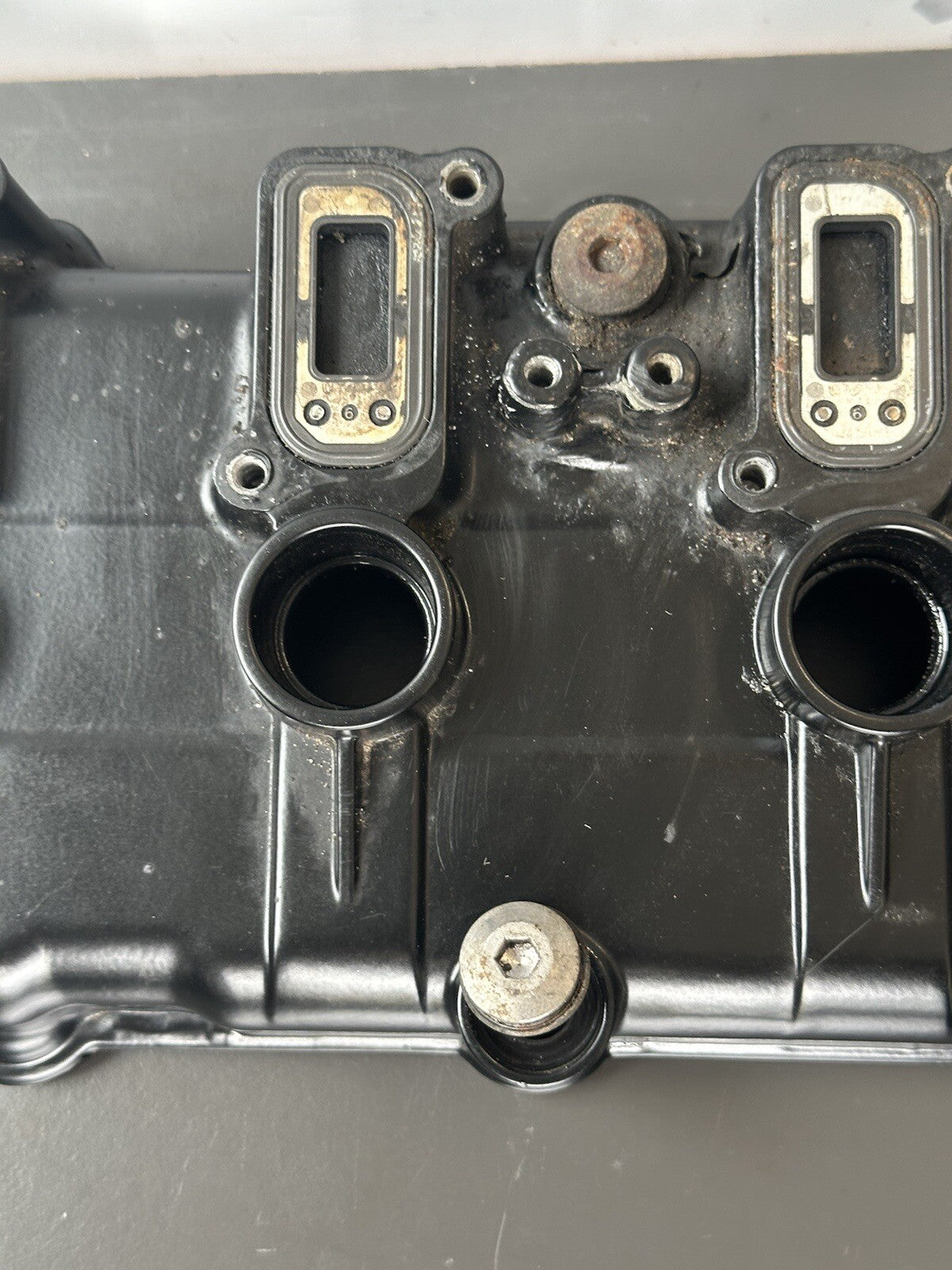 Speed Triple 1050 Engine Rocker Cam Cover Genuine Triumph 2011-2015 DESCRIPTION
