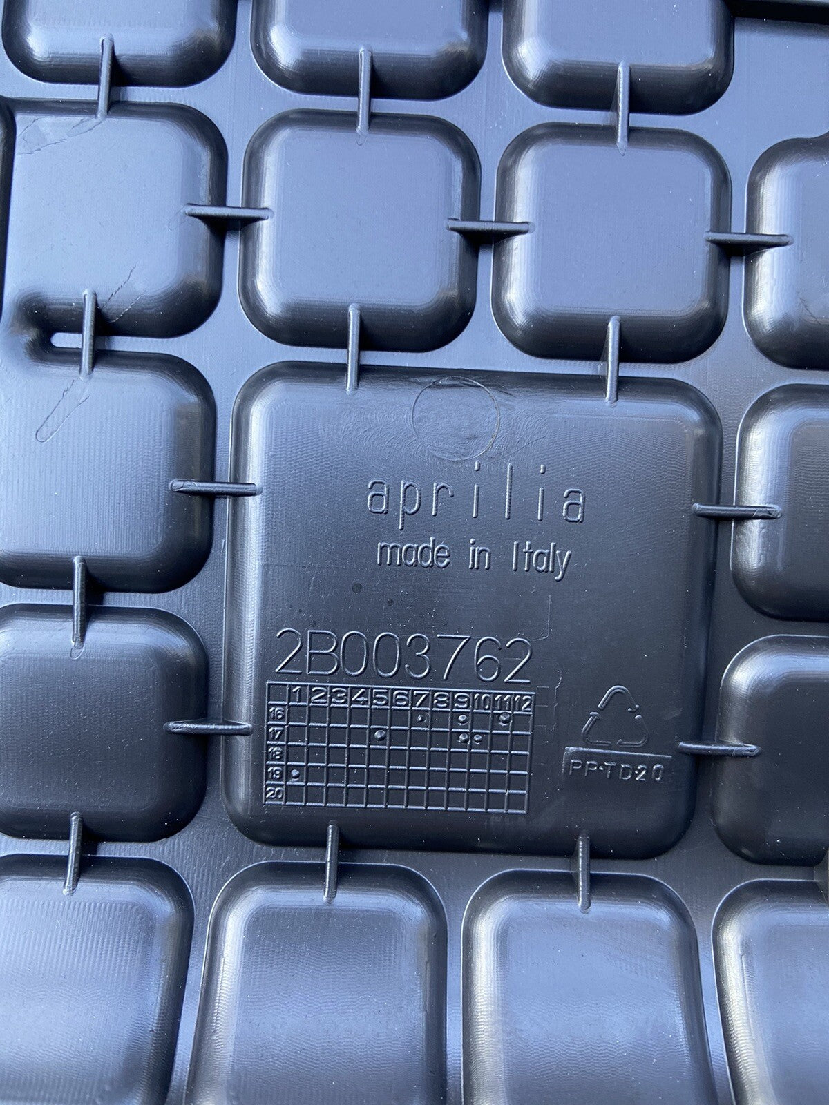 APRILIA TUONO V4 1100 FACTORY Top Part Of AIR BOX Trumpets 2019 OEM SPARES