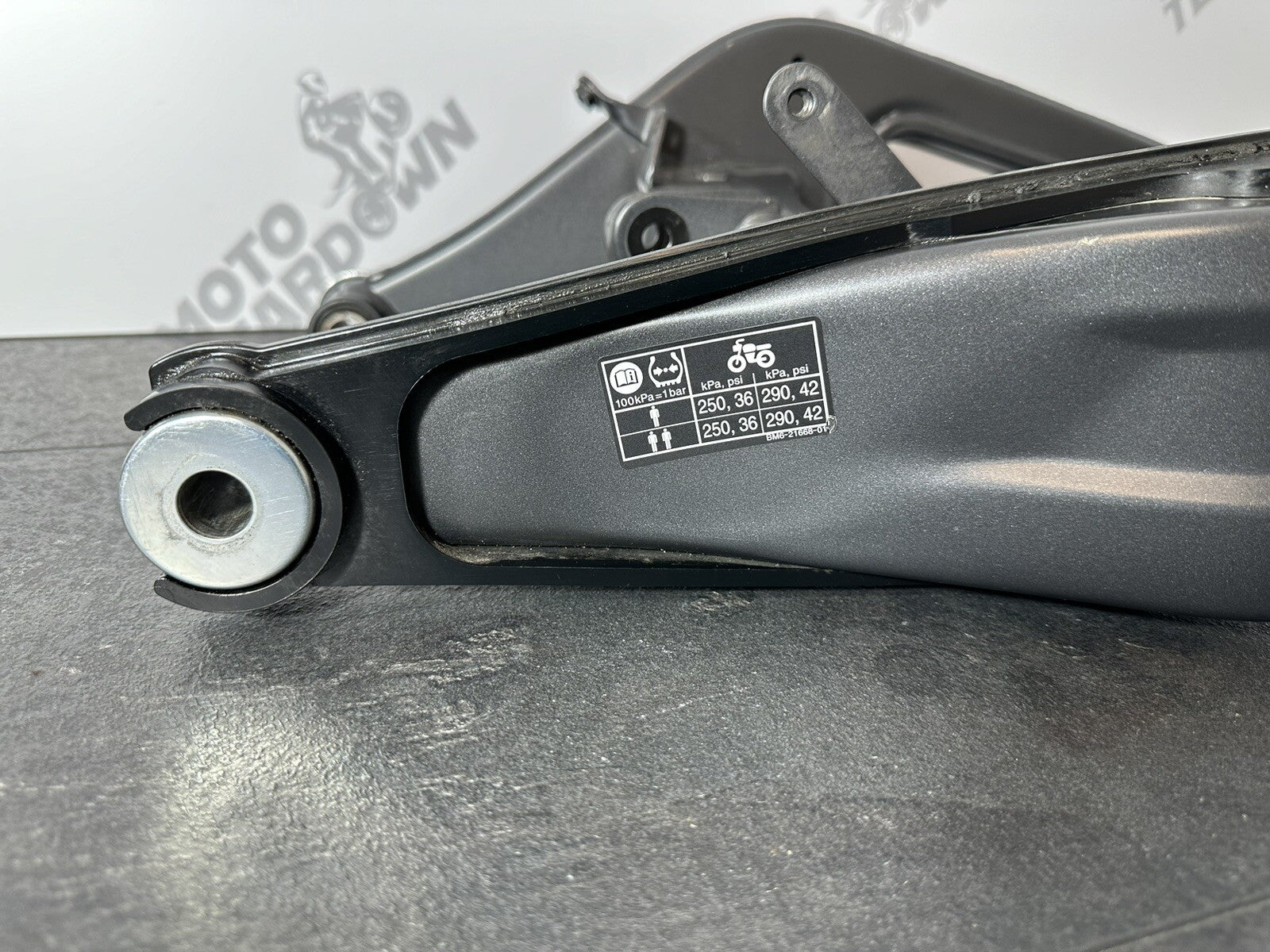 Yamaha R7 690 2024 Swingarm Swinging Arm Only 1784 Mile 2022 2023 OEM