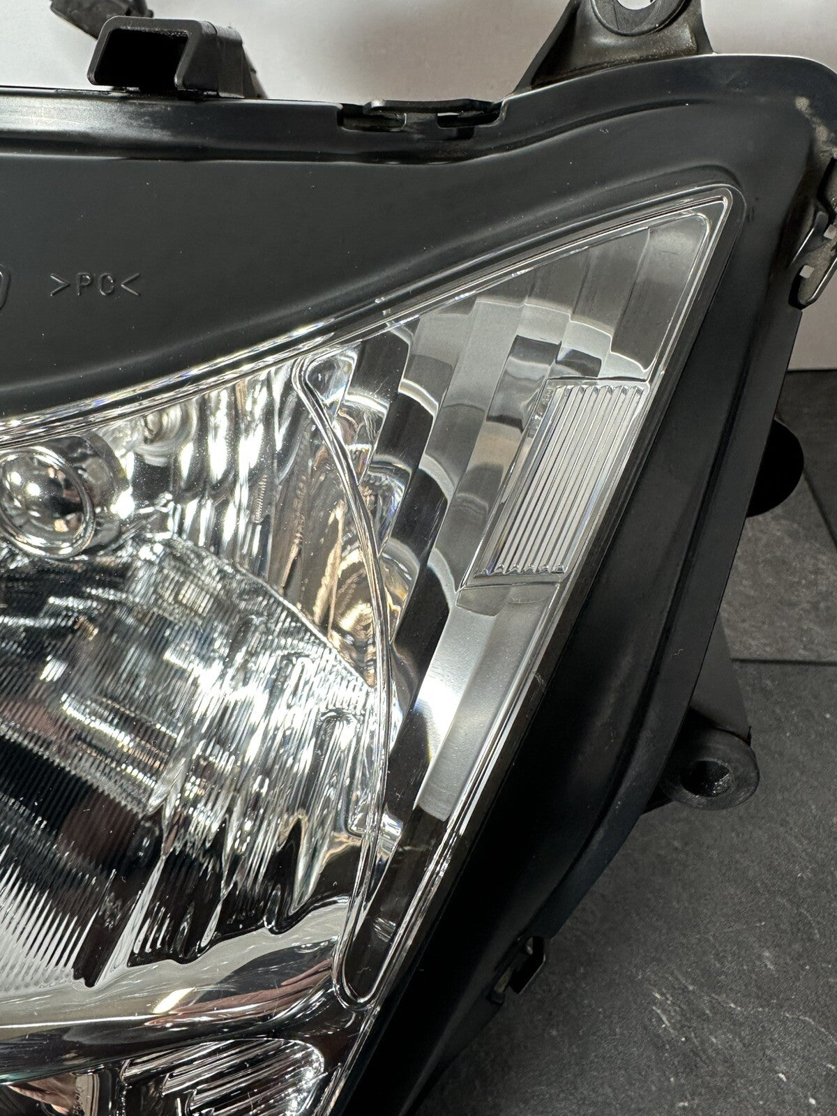 Suzuki GSXR 1300 2016 HAYABUSA Headlight Assembly Front Light 18408 Miles OEM