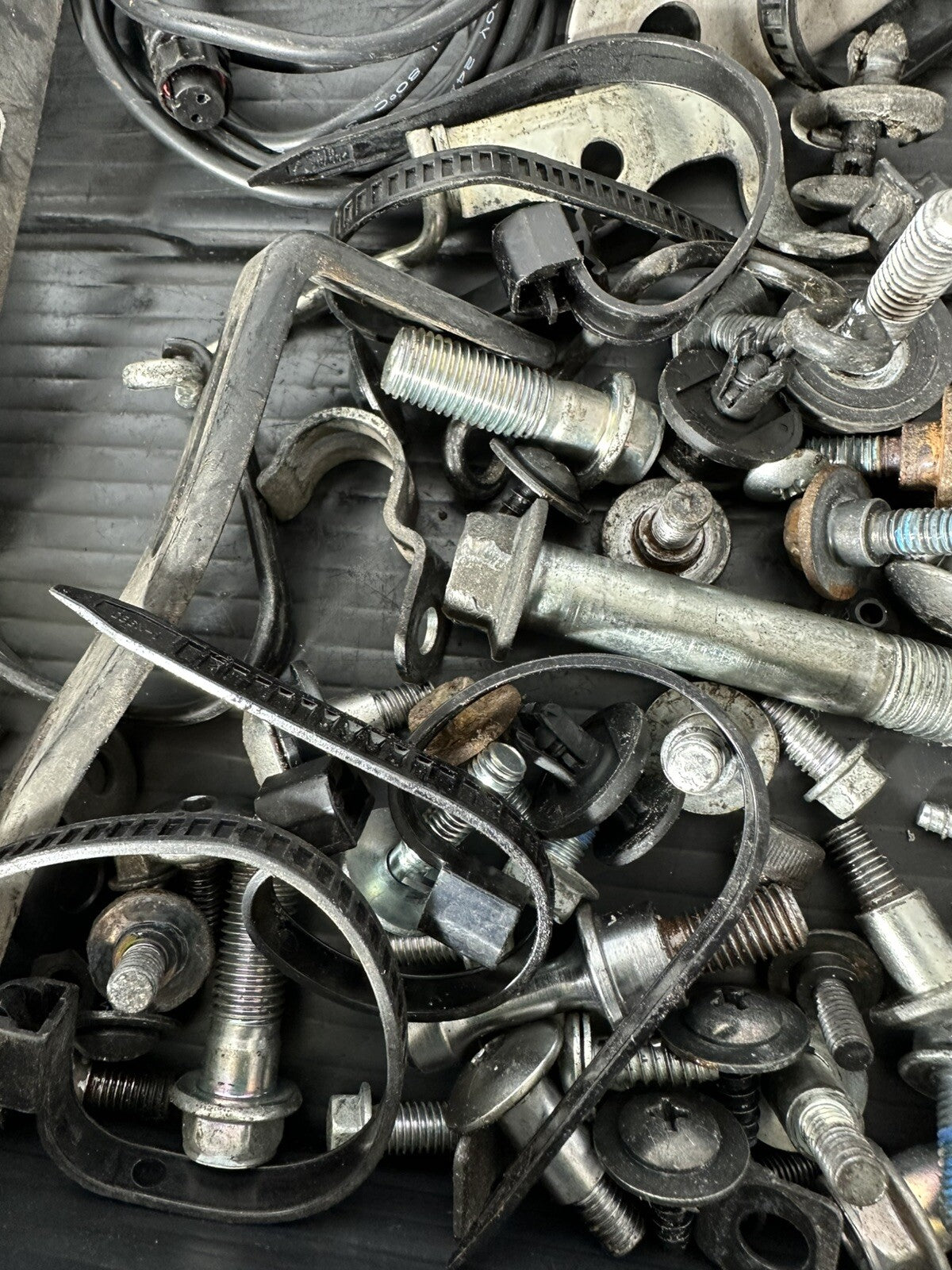 Suzuki GSXR 1300 2016 HAYABUSA Nuts Bolts Fixings Brackets Job Lot 18408 Miles