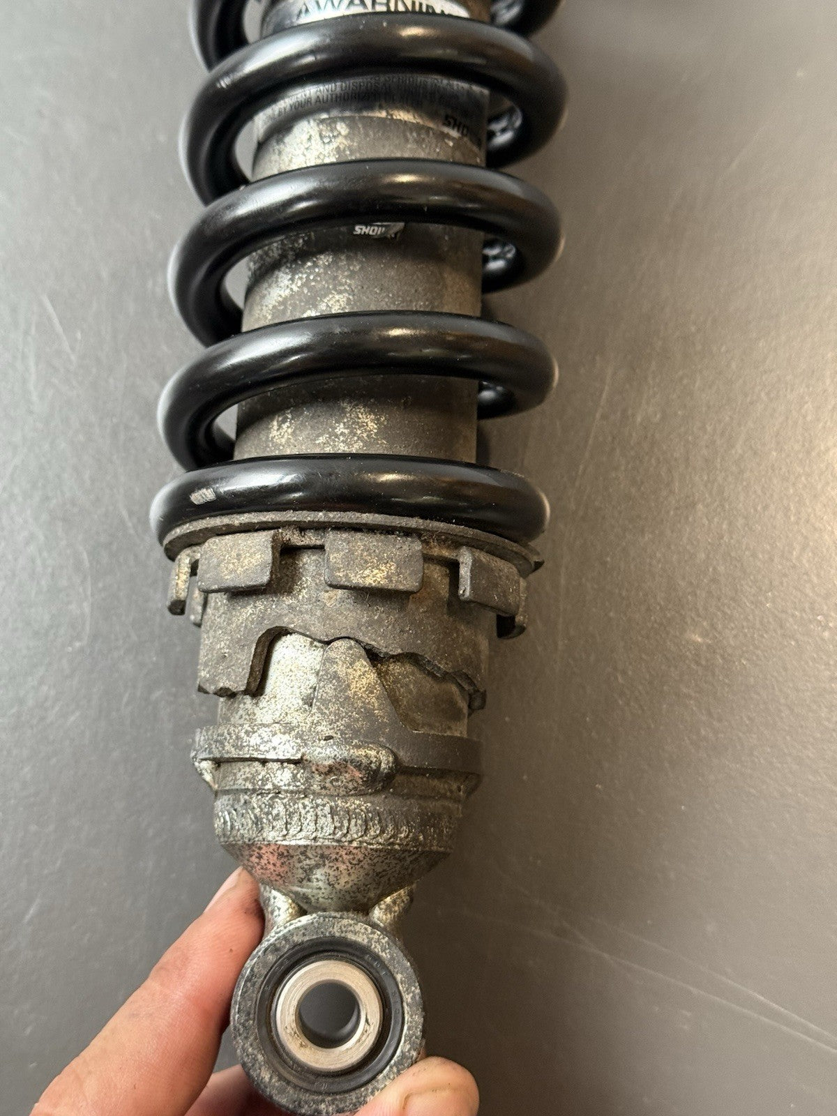 TRIUMPH TRIDENT 660 REAR SHOCK TRIDENT 660 Rear Shock OEM YEAR 2021-2024