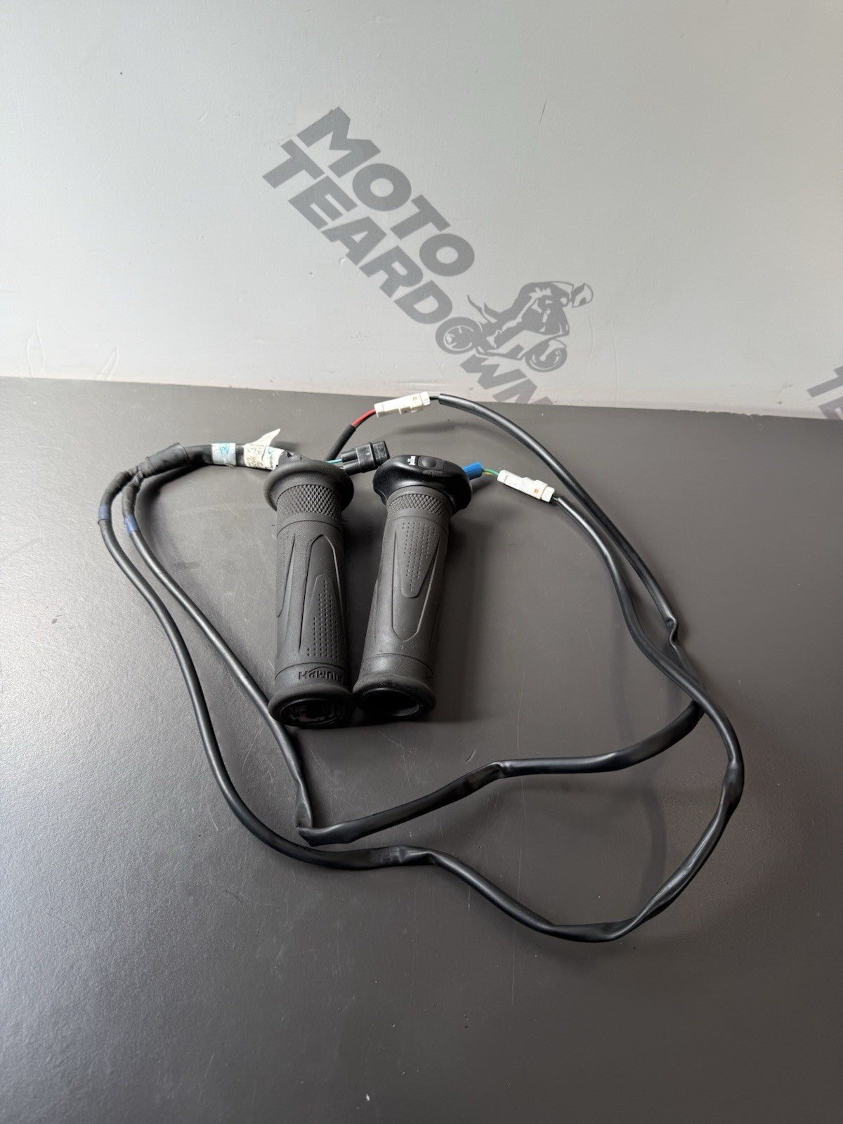 TRIUMPH TRIDENT 660 HEATED GRIPS 2021-2024 Trident Heated Grips OEM ONE IS TORN