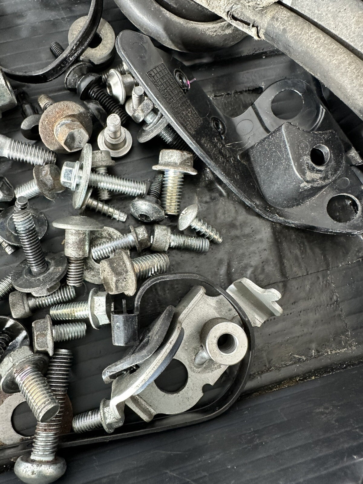 Suzuki GSXR 1300 2016 HAYABUSA Nuts Bolts Fixings Brackets Job Lot 18408 Miles