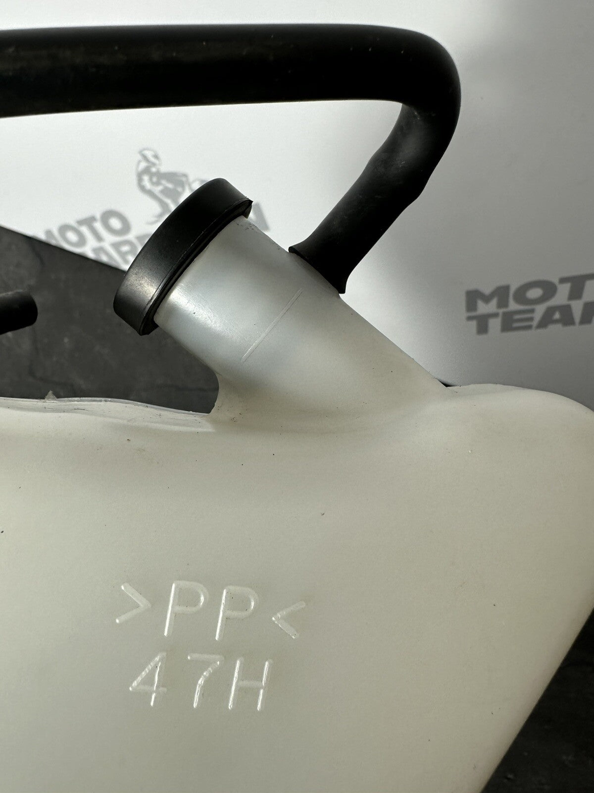 Suzuki GSXR 1000 2014 Expansion Tank Coolant Reservoir 22774 Miles 2009-2016 OEM