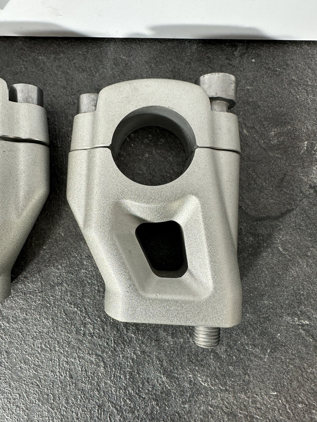 Triumph TIGER 900 GT PRO 2022 Handlebar Risers Clamps 6337 Miles 2020-2023 OEM