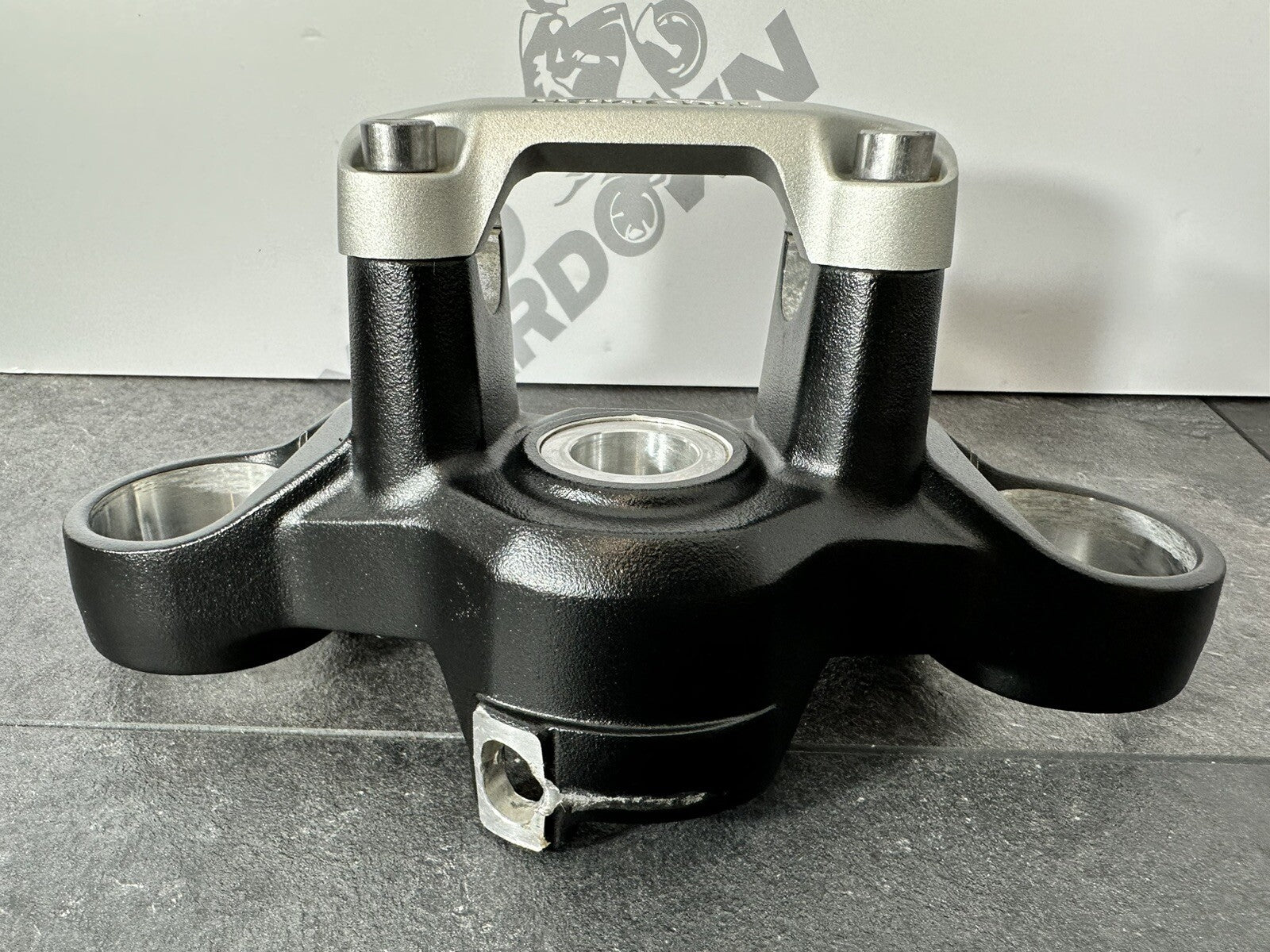 Triumph Trident 660 2022 Top Yoke & Risers Clamps 2962 Miles 2021-2024 OEM