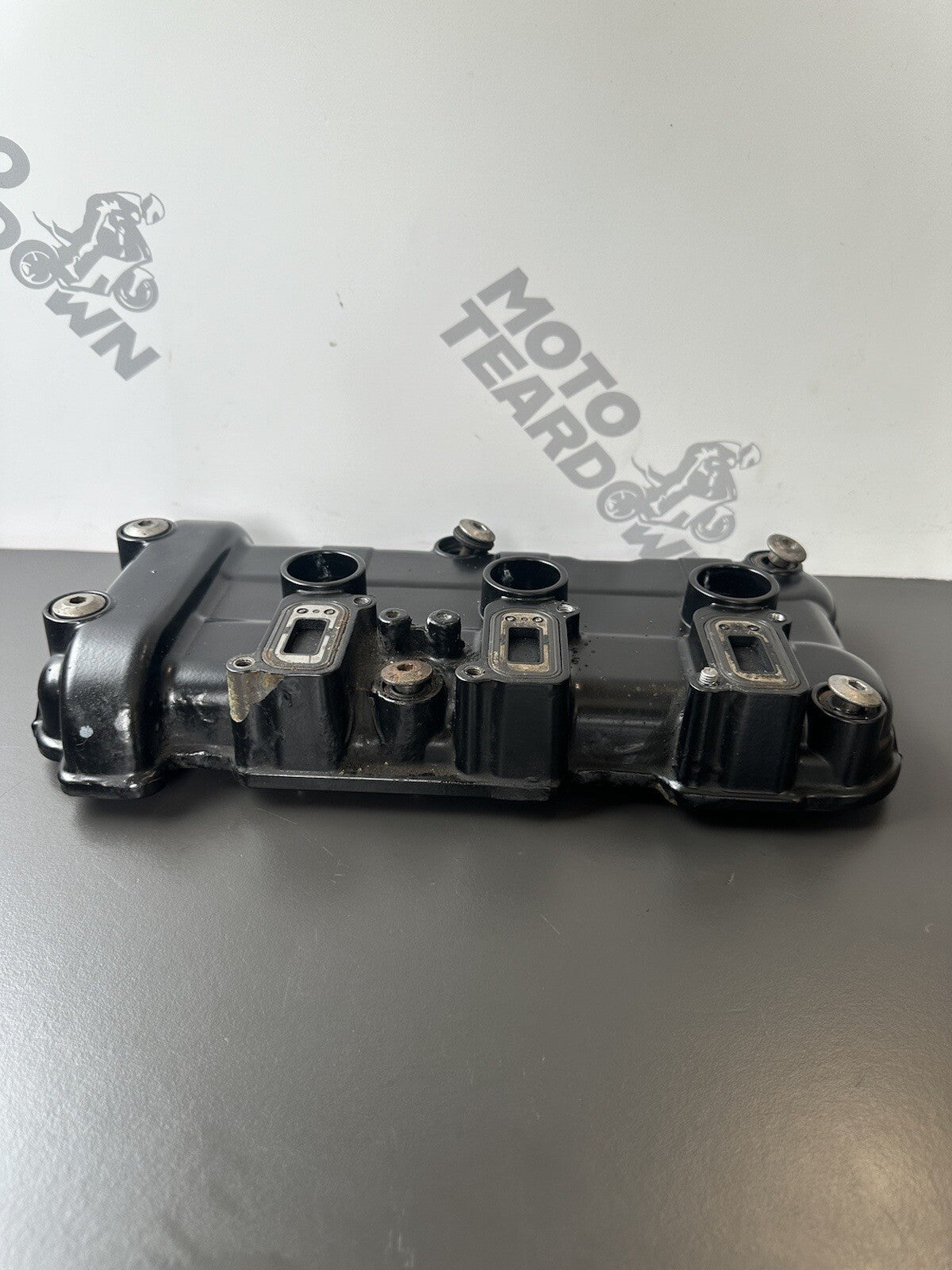 Speed Triple 1050 Engine Rocker Cam Cover Genuine Triumph 2011-2015 DESCRIPTION