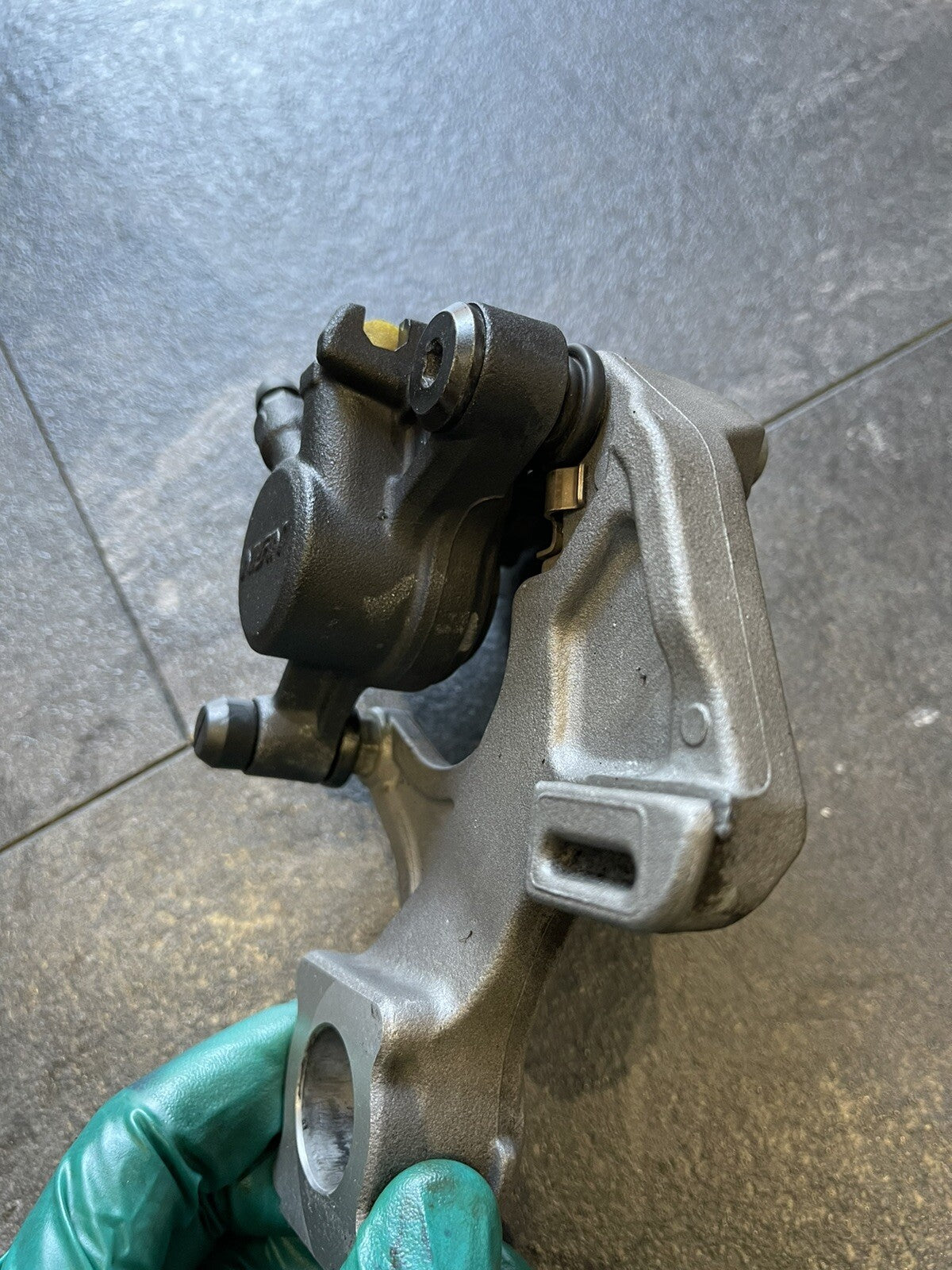 Suzuki GSXR 750 2013 NISSIN Rear Brake Caliper OEM GSXR 600 L1 L2 L3 L4 L5