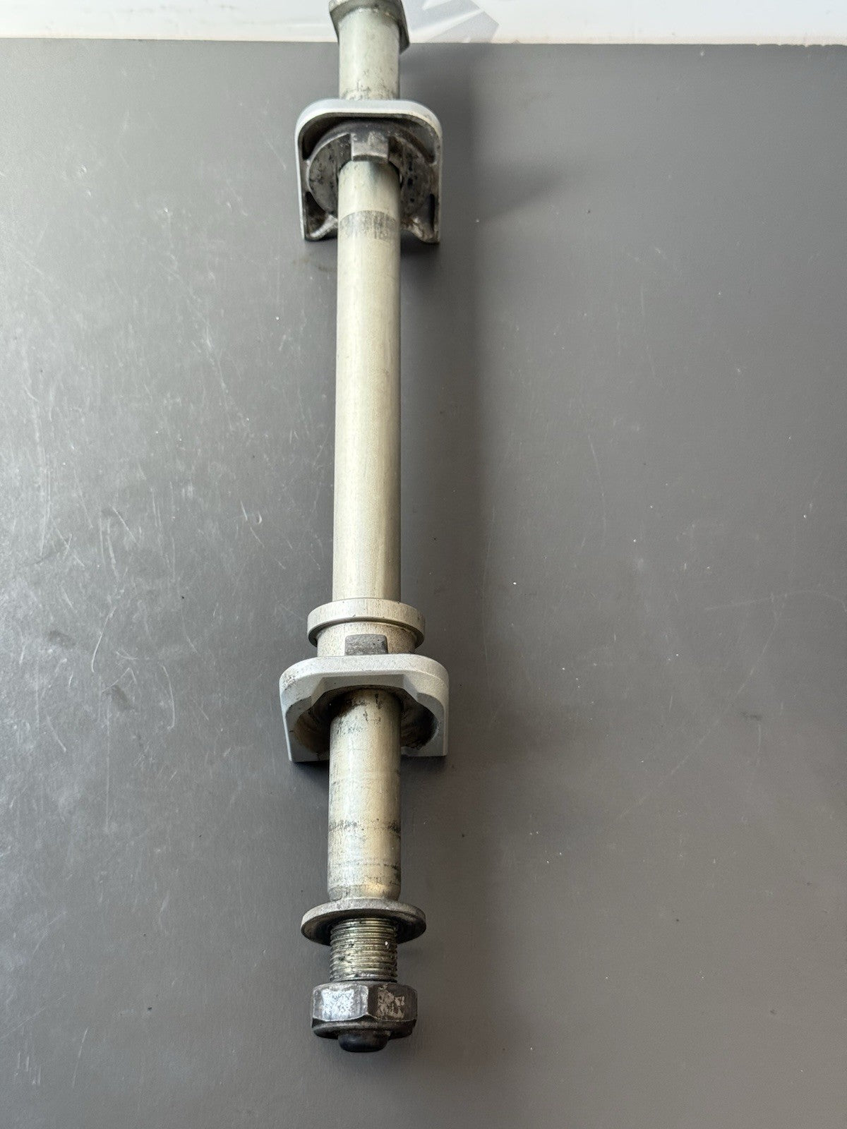 TRIUMPH TRIDENT 660 REAR WHEEL SPINDLE Rear Wheel Axle YEAR 2021-2024 OEM