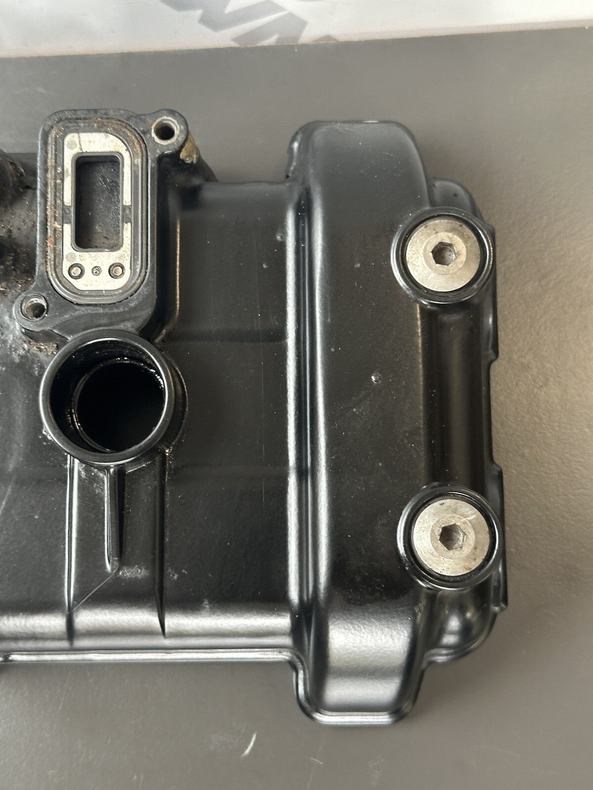 Speed Triple 1050 Engine Rocker Cam Cover Genuine Triumph 2011-2015 DESCRIPTION