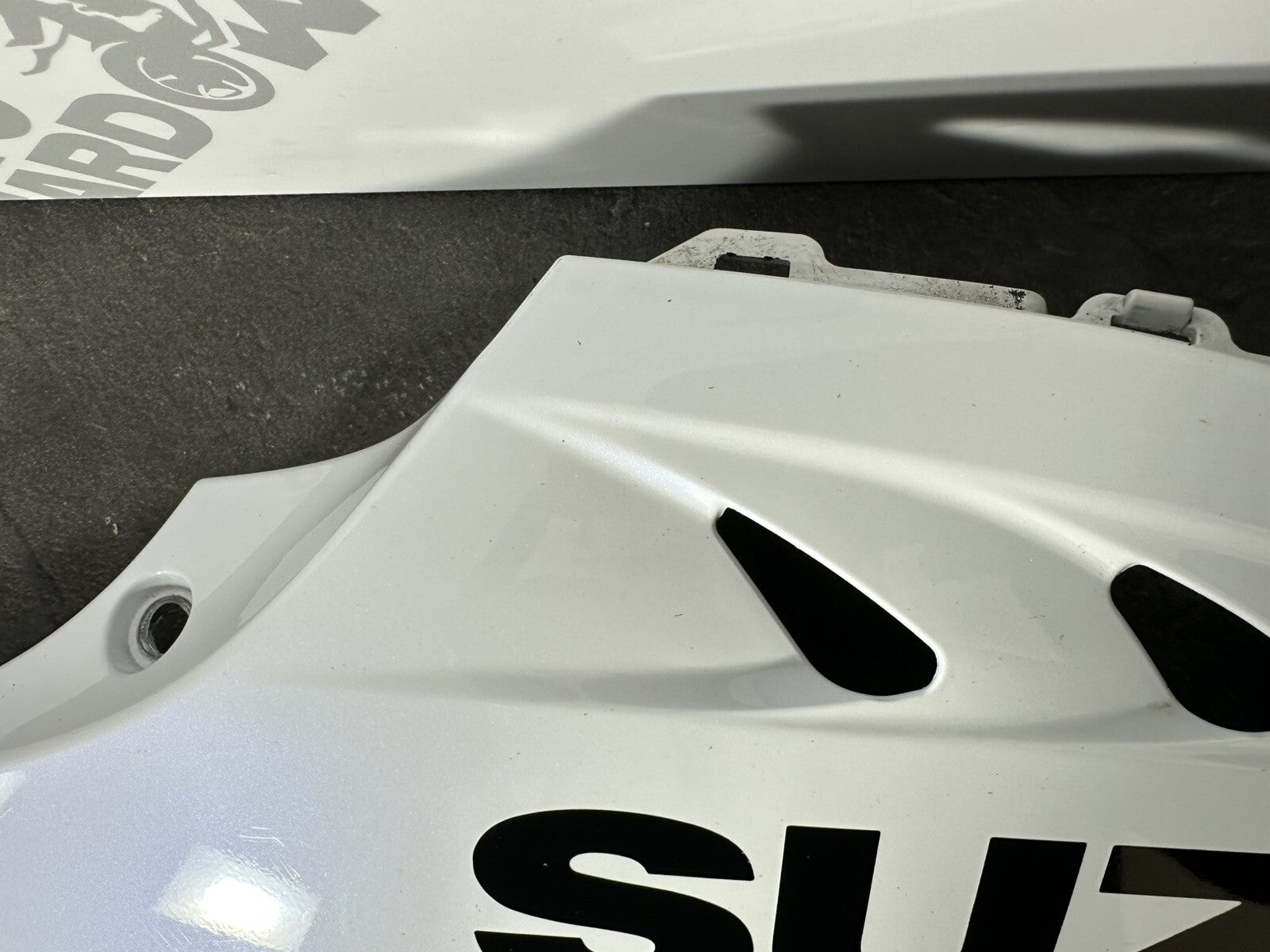 Suzuki GSXR 1000 2014 Right Lower Fairing Belly Pan 22774 Miles 2009-2016 OEM