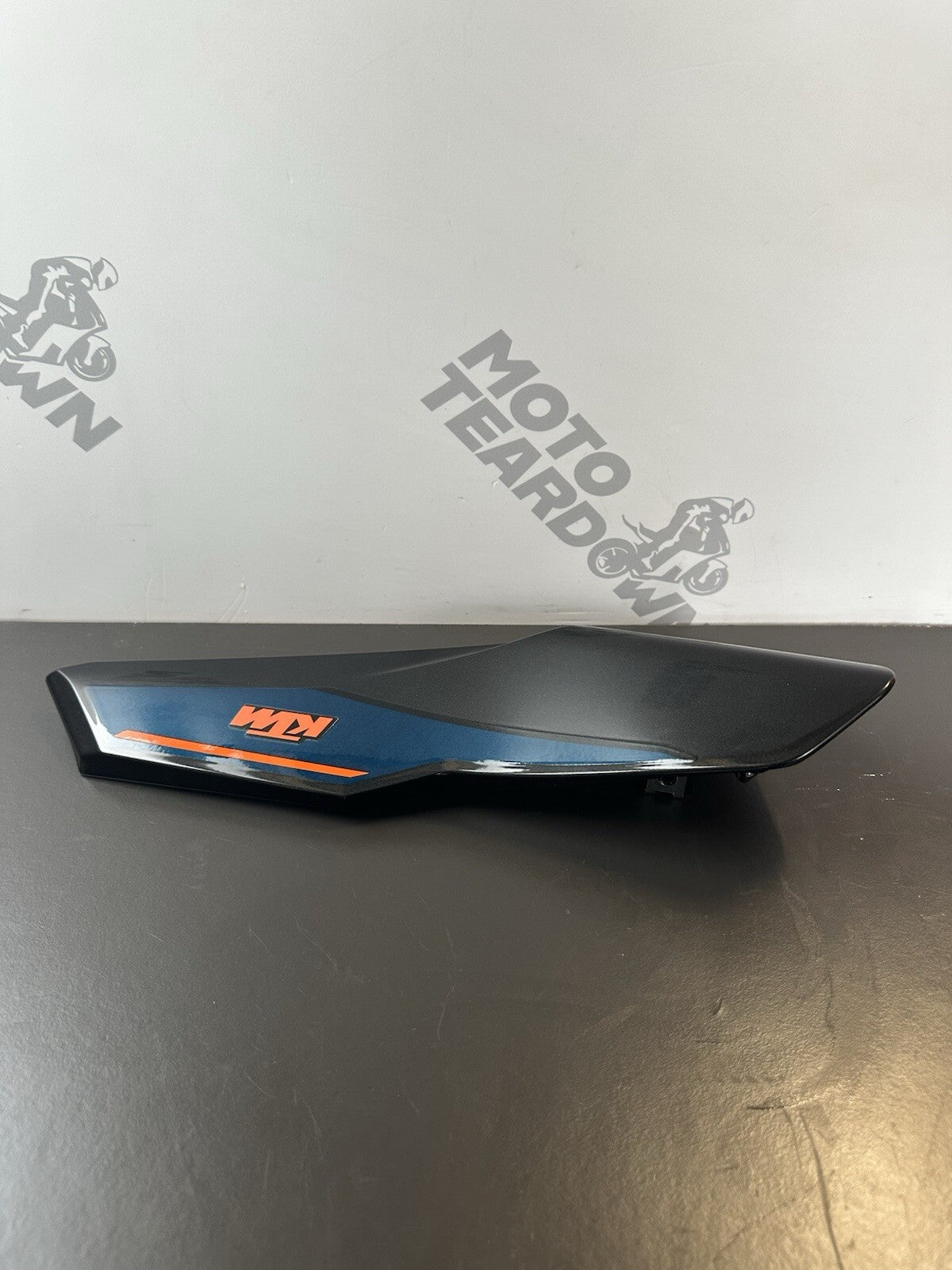 KTM 125 DUKE RIGHT SIDE PANEL RIGHT FAIRING Panel 2024- OEM KTM 125 RT FAIRING