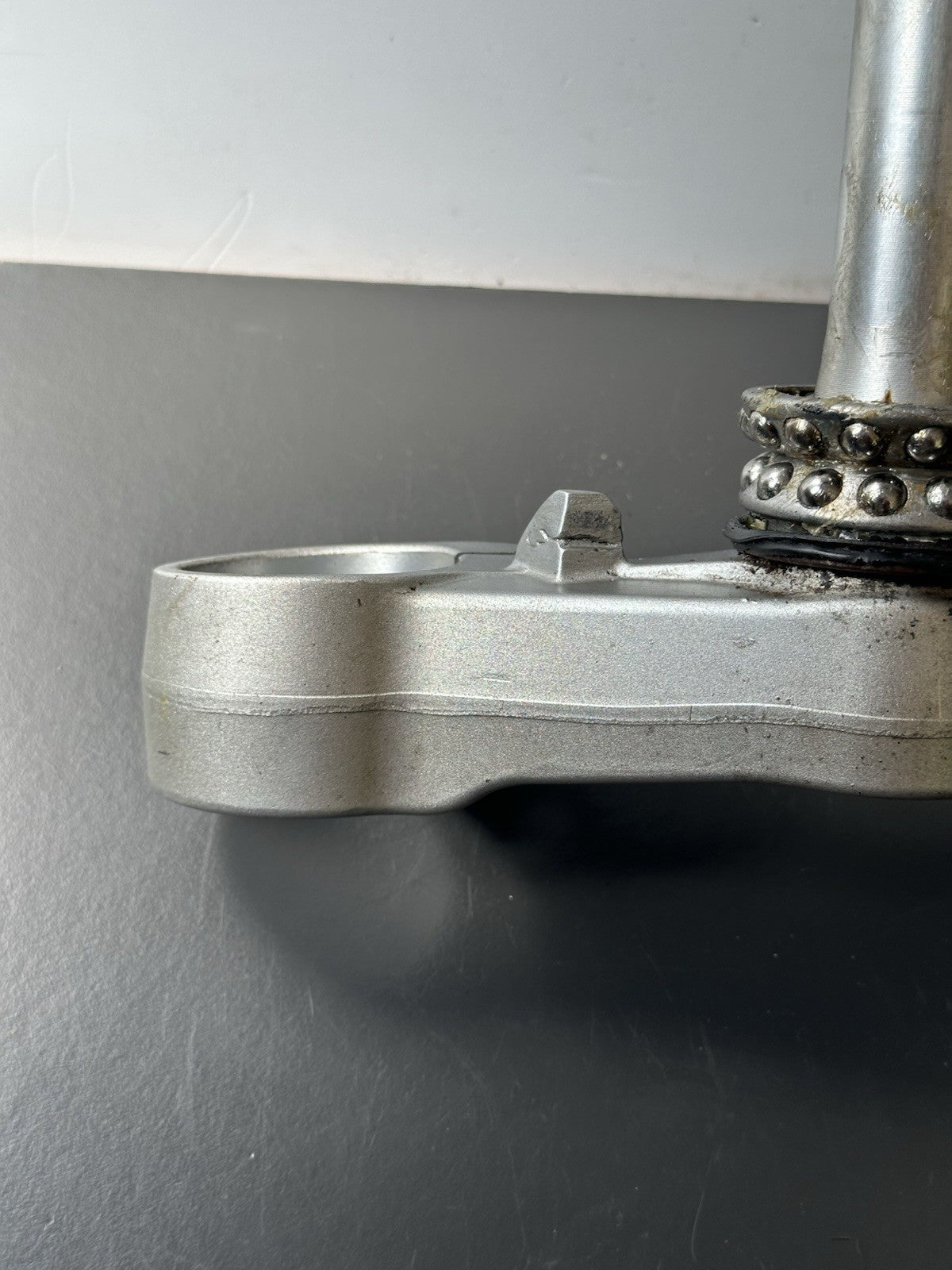 TRIUMPH STREET TRIPLE 675R Lower Yoke Bottom Clamp Lower Fork Clamp - T2044131