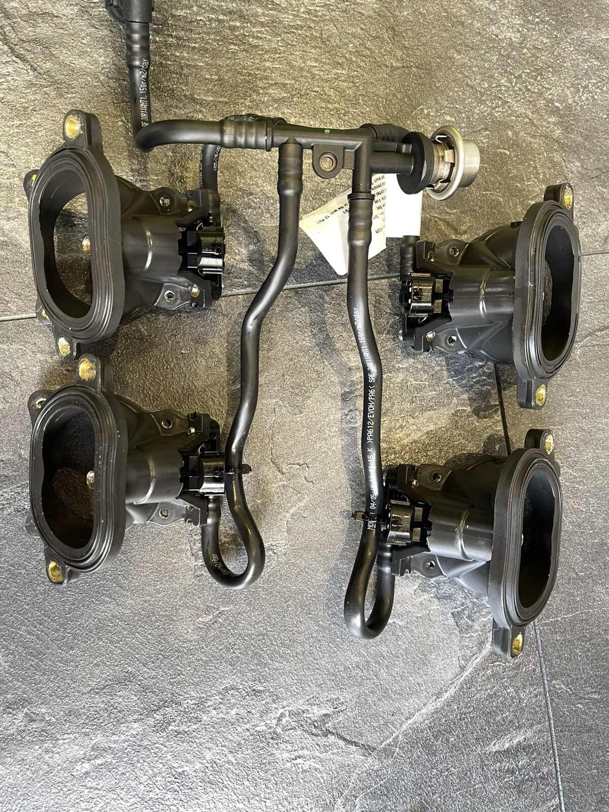 Ducati Panigale V4S V4 2018-2021 Bottom Injectors Air Funnel Only 2986 Miles OEM
