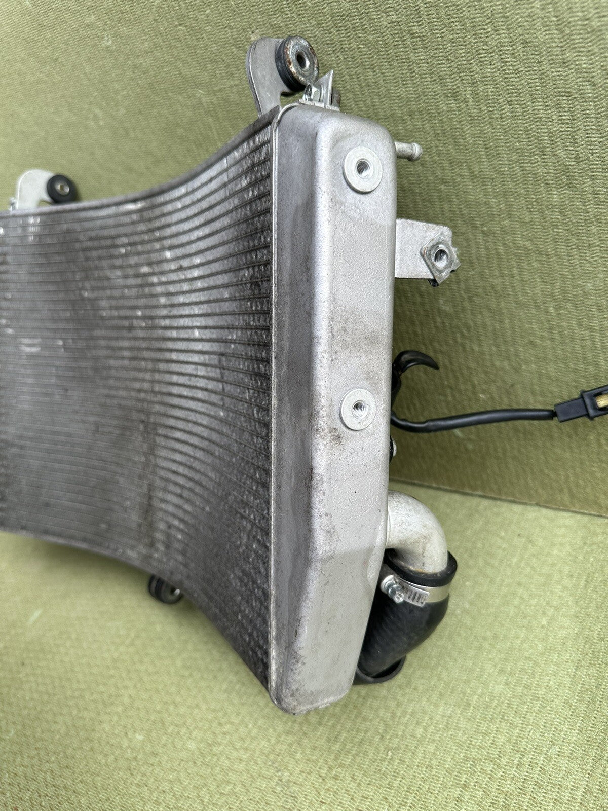 YAMAHA R1 14B RADIATOR AND FANS BIG BANG YZF 1000 2009-2014 Yamaha R1 Radiator