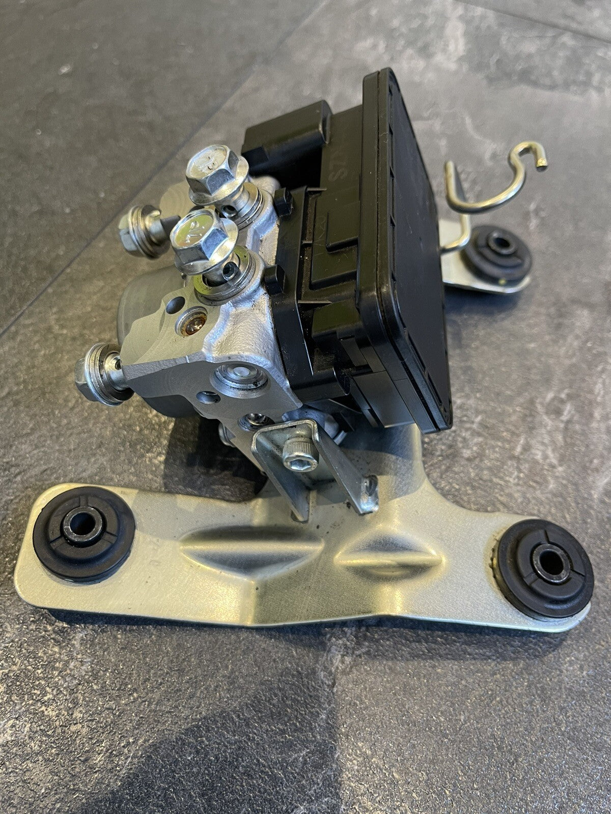 Suzuki GSXR 1000 R 2019 NISSIN ABS Pump Module Regulator 2017-22 WG69 OEM