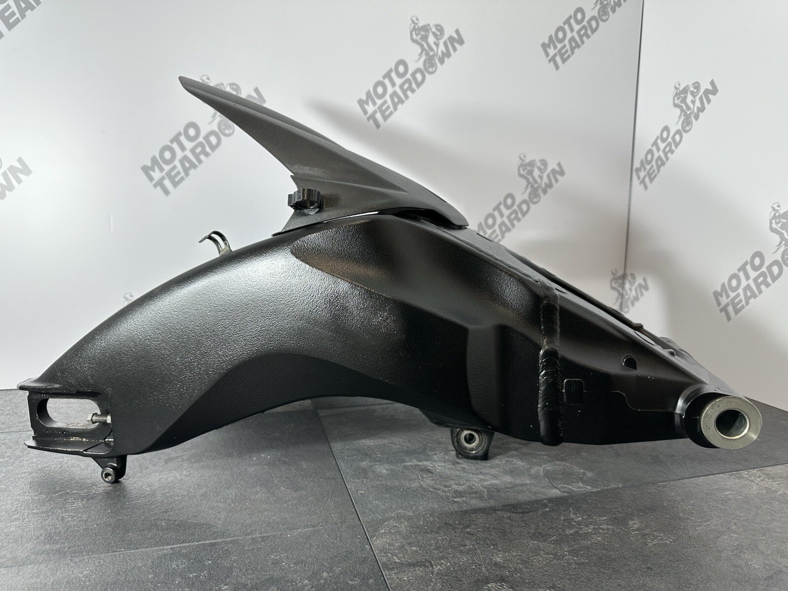 Suzuki GSXR 1000 2014 Swing Arm Swinging Arm Hugger 22774 Miles 2009-2016 OEM