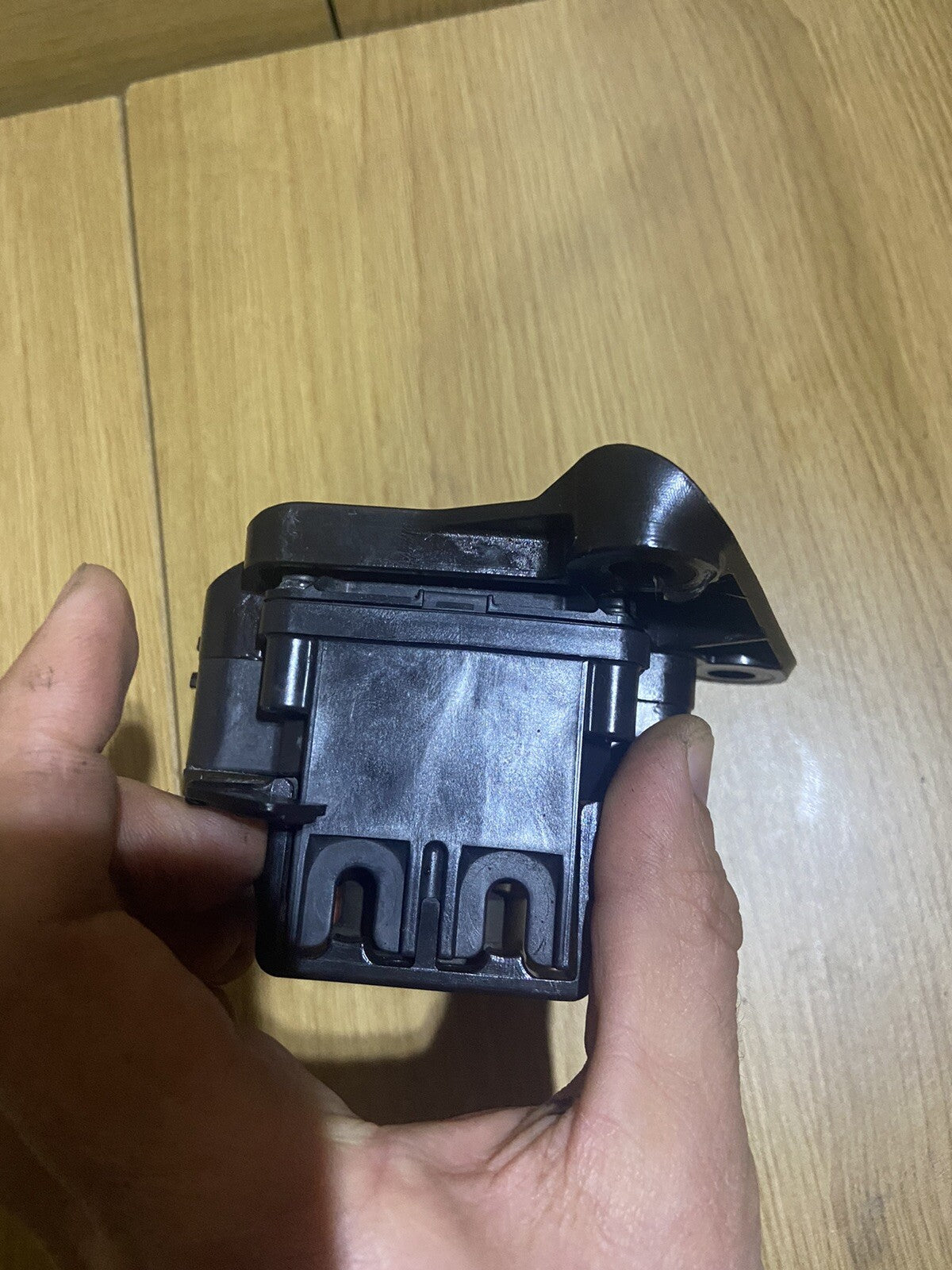 Aprilia Tuono V4 1100 Exhaust Valve Actuator & Bracket 2017 RSV4