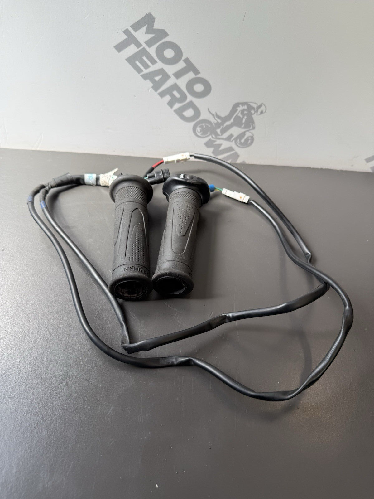TRIUMPH TRIDENT 660 HEATED GRIPS 2021-2024 Trident Heated Grips OEM ONE IS TORN