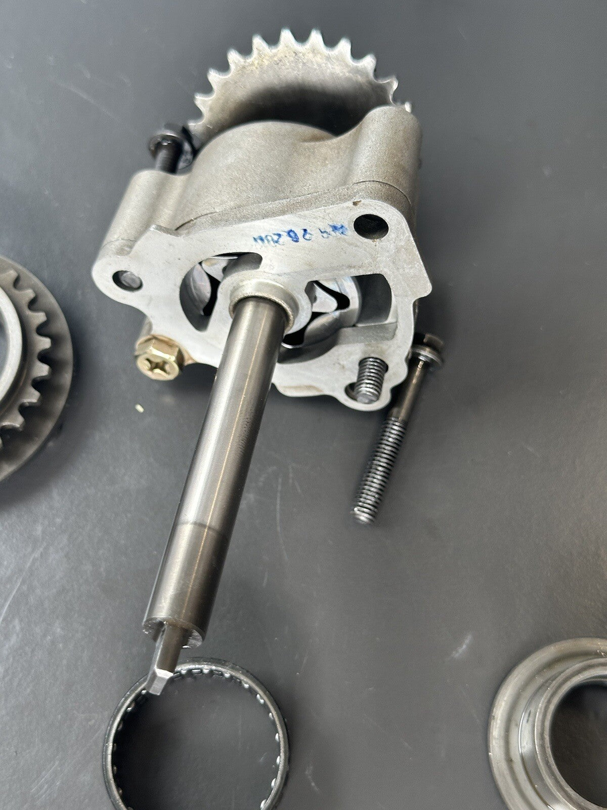 Triumph SPEED TRIPLE 1050 2011-2015 Oil Pump Speed Triple Oil Pump 2011-2015 OEM