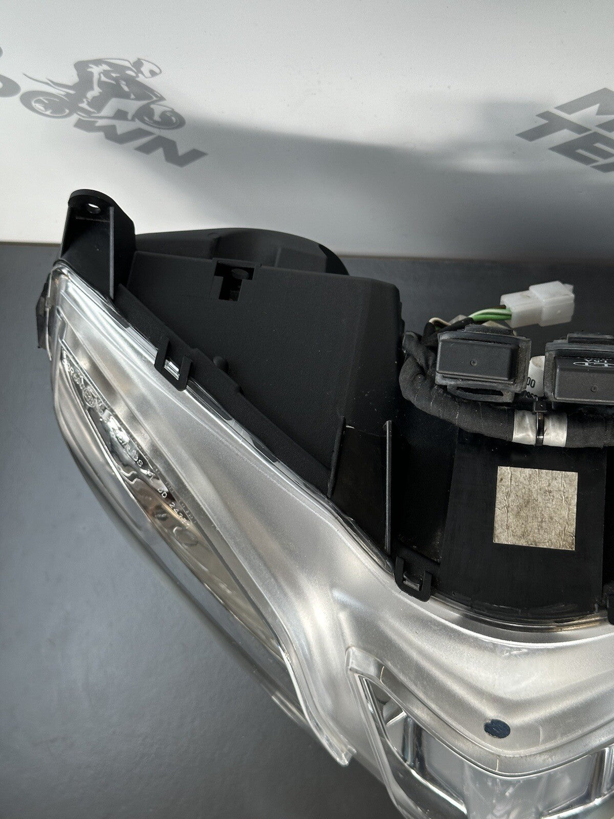 Aprilia Tuono 1100 V4 Factory Headlight headlamp 2015 - 2019 *CRACKED* OEM