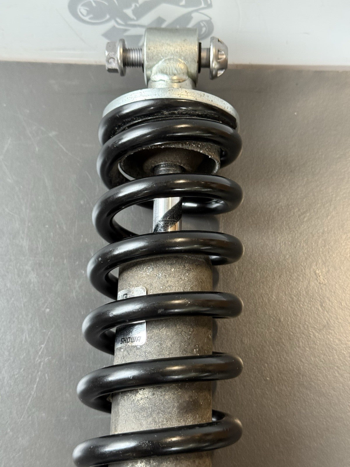 TRIUMPH TRIDENT 660 REAR SHOCK TRIDENT 660 Rear Shock OEM YEAR 2021-2024