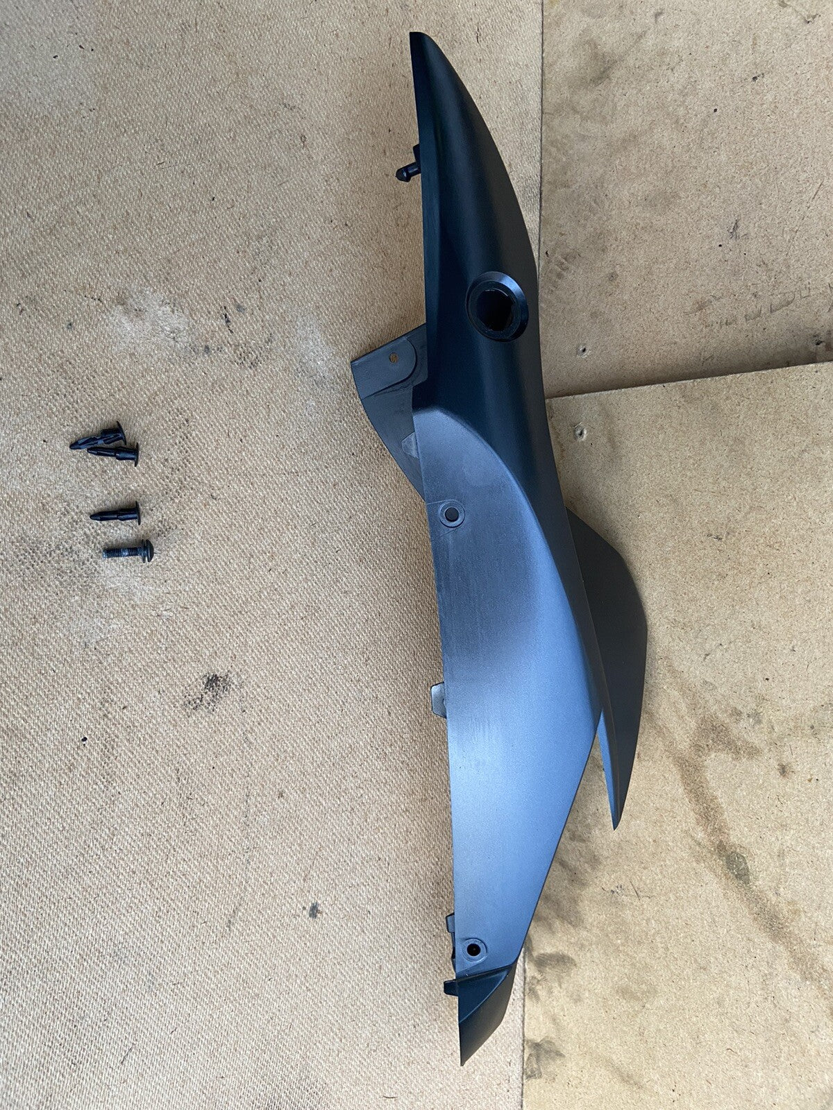 SUZUKI GSXR 600 / 750 Left REAR LEFT SIDE TAIL FAIRING COVER COWL 47211-14J 2017