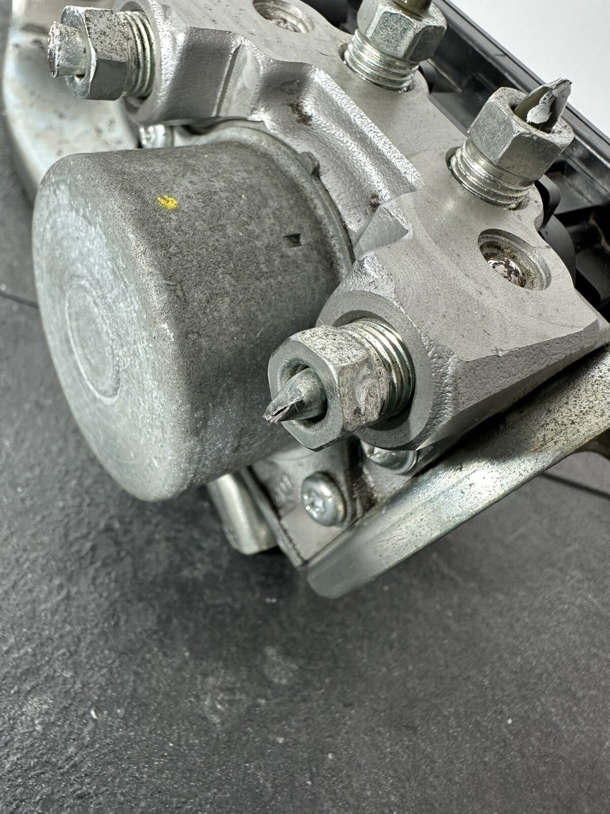 Suzuki GSXR 1300 2016 HAYABUSA ABS Brake Pump Actuator 18408 Miles OEM