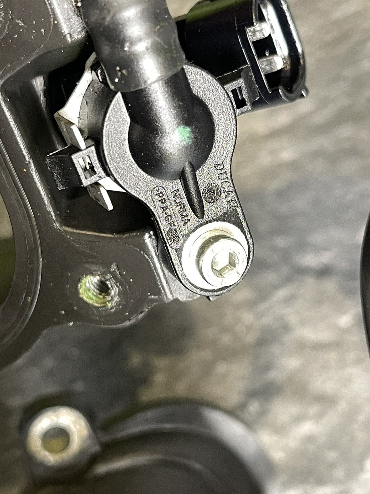 Ducati Panigale V4S V4 2018-2021 Bottom Injectors Air Funnel Only 2986 Miles OEM