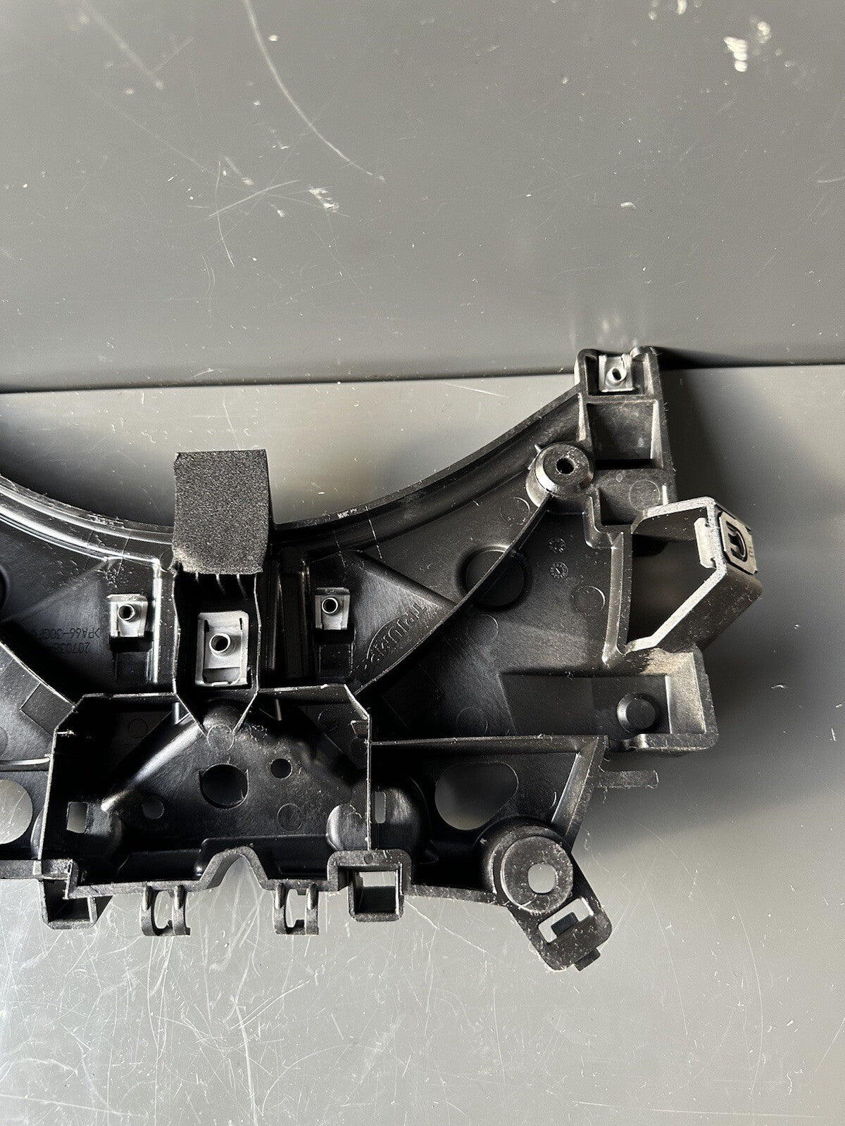 TRIUMPH STREET TRIPLE 765RS 2017-19 REAR SEAT LATCH BRACKET BRIDGE OEM 2070384