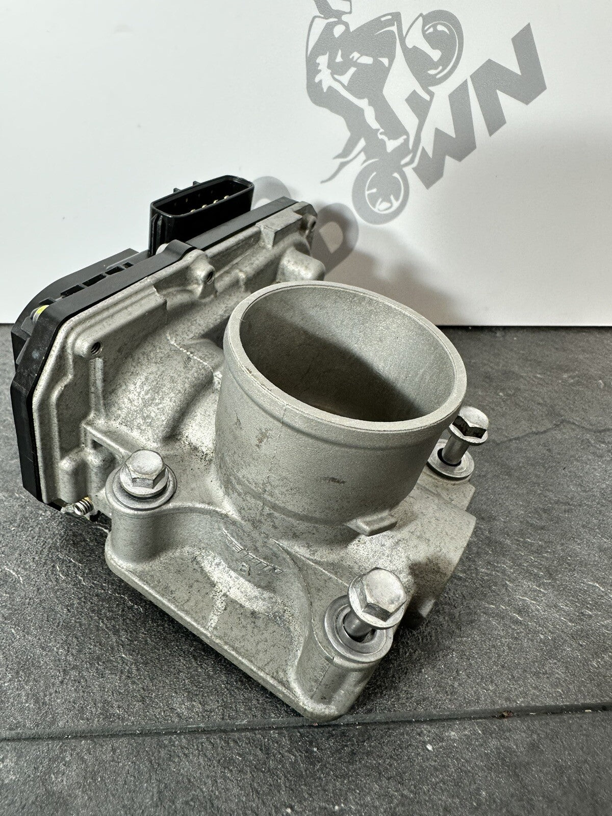 Triumph Trident 660 2022 Throttle Body KEIHIN 2962 Miles 2021-2024 OEM