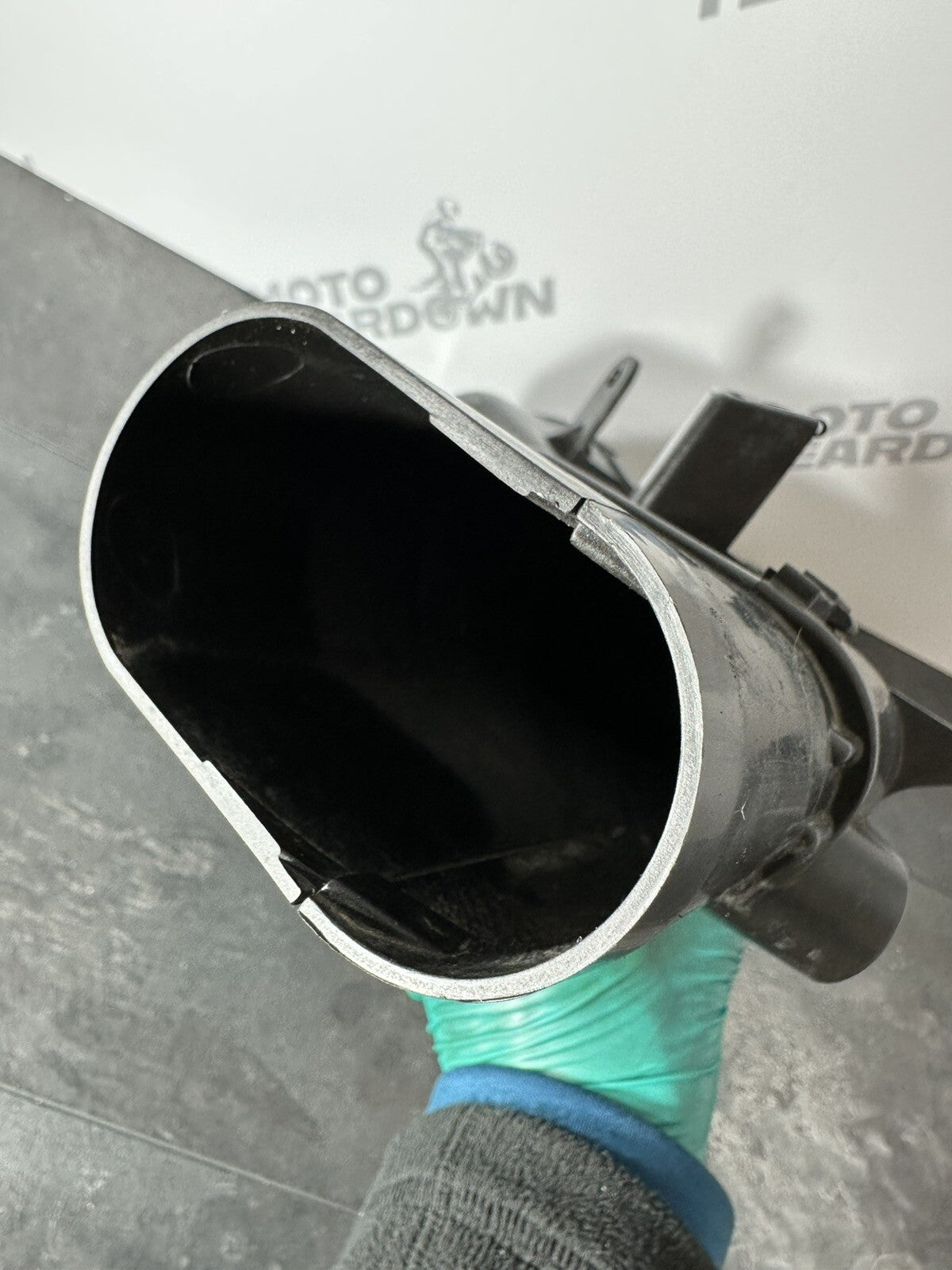 Suzuki GSXR 1300 2016 HAYABUSA Right Air Intake Duct Tube 18408 Miles OEM