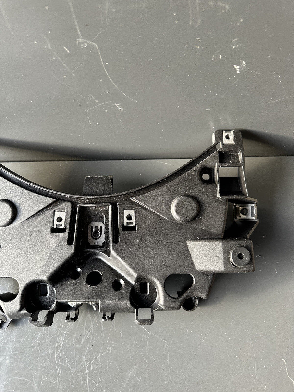 TRIUMPH STREET TRIPLE 765RS 2017-19 REAR SEAT LATCH BRACKET BRIDGE OEM 2070384