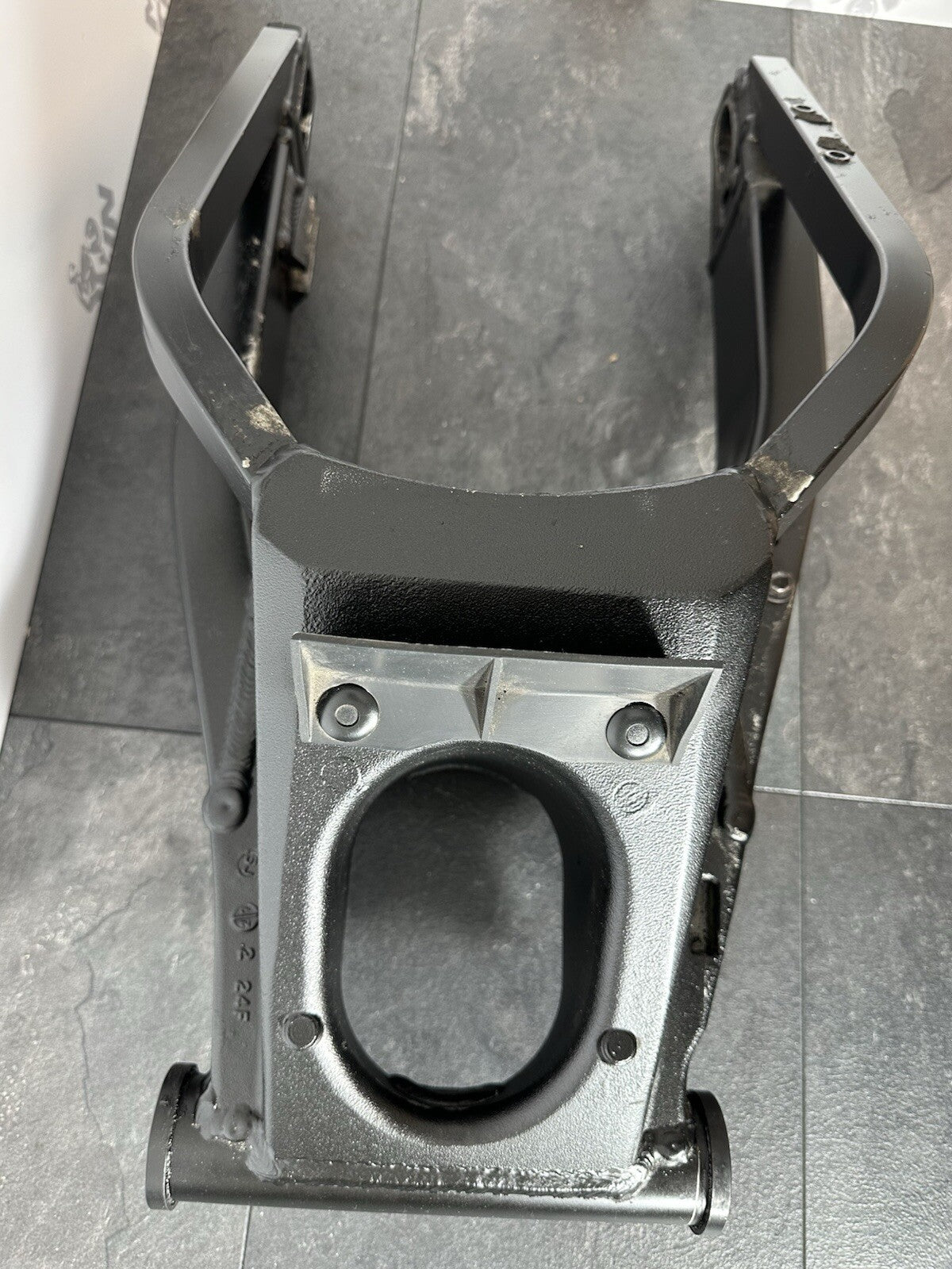 Suzuki GSXR 1300 2016 HAYABUSA Swingarm Rear Swinging Arm 18408 Miles OEM